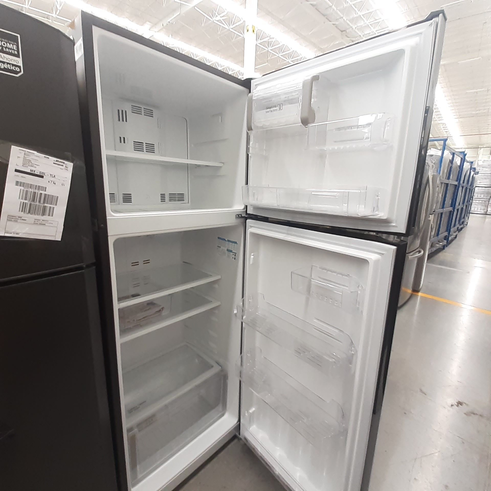 Lote De 2 Refrigeradores: 1 Refrigerador Marca Whirlpool, 1 Refrigerador Marca Mabe, Distintos Model - Image 11 of 22