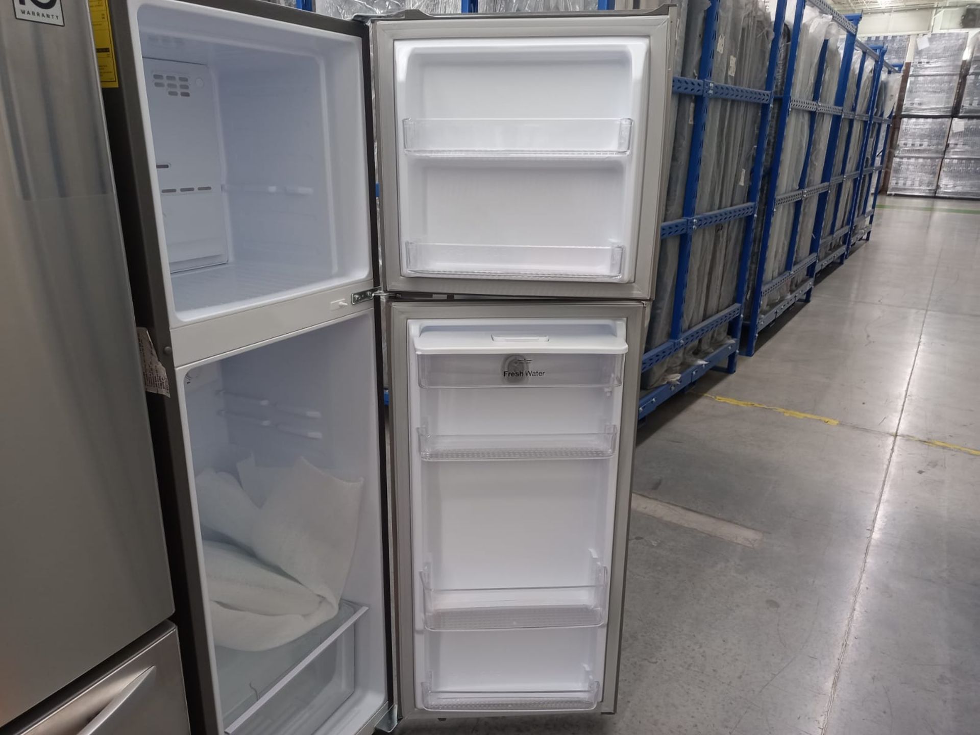 Lote De 2 Refrigeradores: 1 Refrigerador Marca LG, 1 Refrigerador Marca Winia, Distintos Modelos - Image 16 of 18