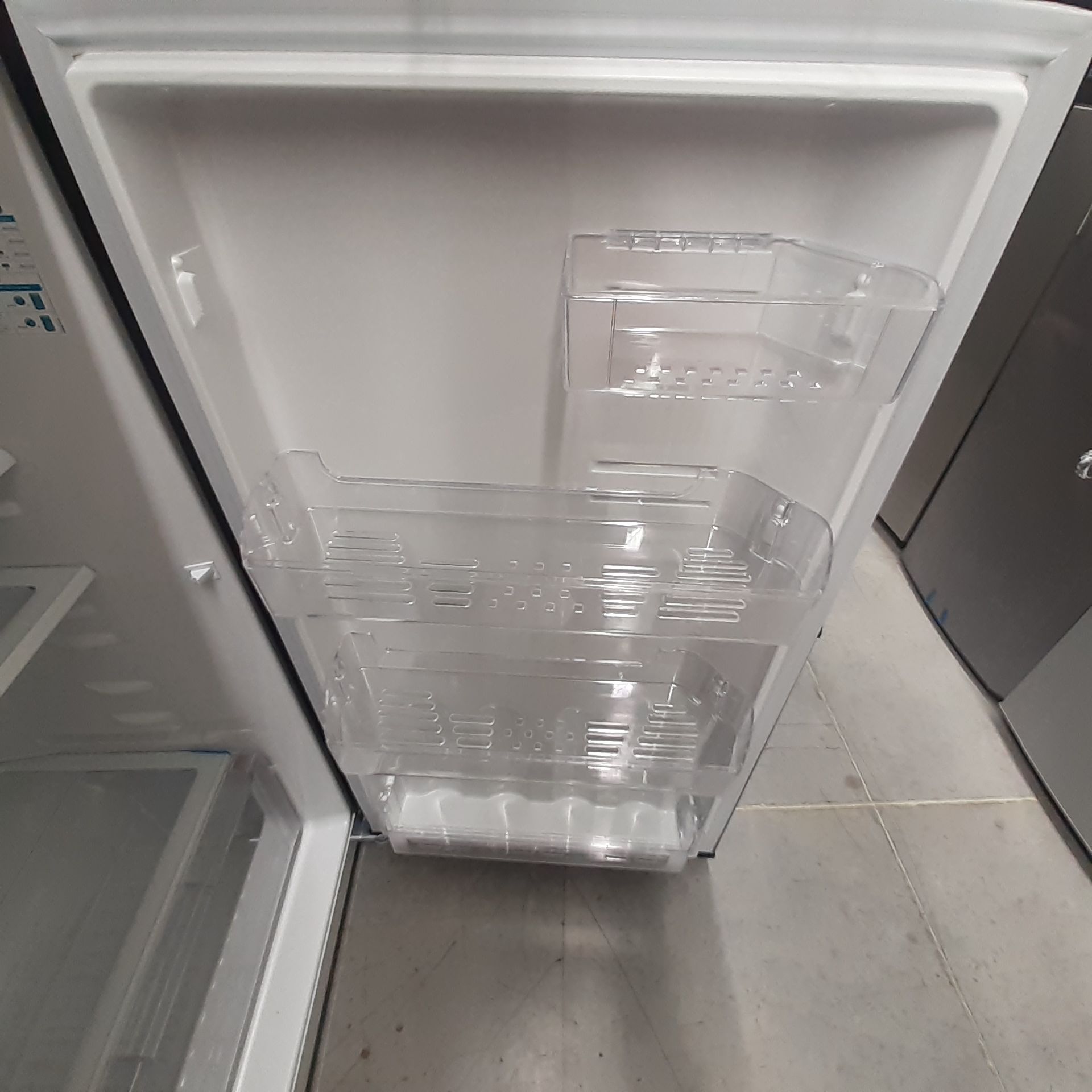 Lote De 2 Refrigeradores: 1 Refrigerador Marca Whirlpool, 1 Refrigerador Marca Mabe, Distintos Model - Image 14 of 22