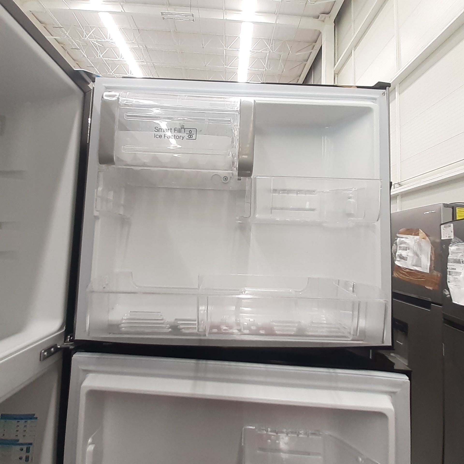 Lote De 2 Refrigeradores: 1 Refrigerador Marca Whirlpool, 1 Refrigerador Marca Mabe, Distintos Model - Image 13 of 22