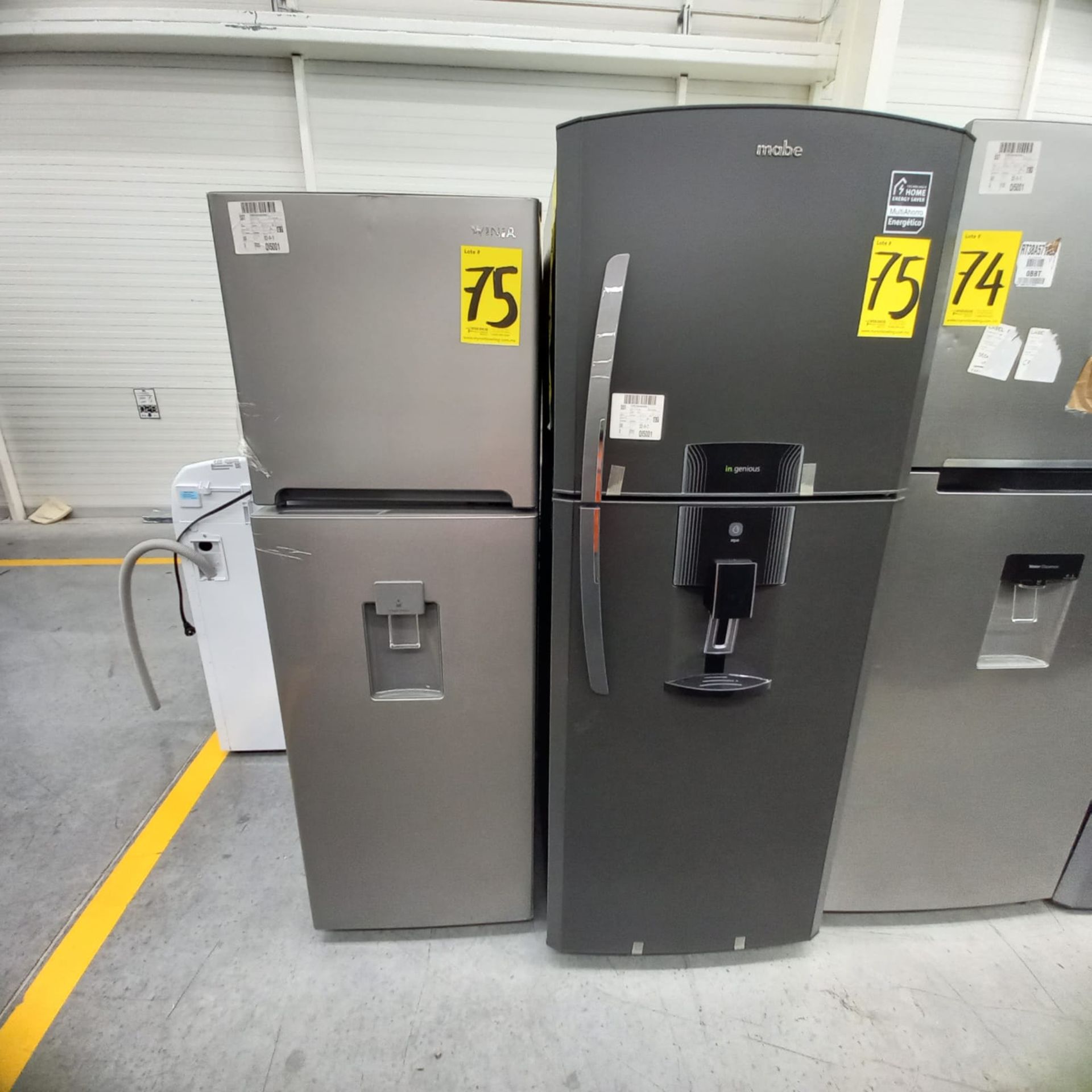 Lote De 2 Refrigeradores: 1 Refrigerador Marca Mabe, 1 Refrigerador Marca Winia, Distintos Modelos - Image 7 of 23