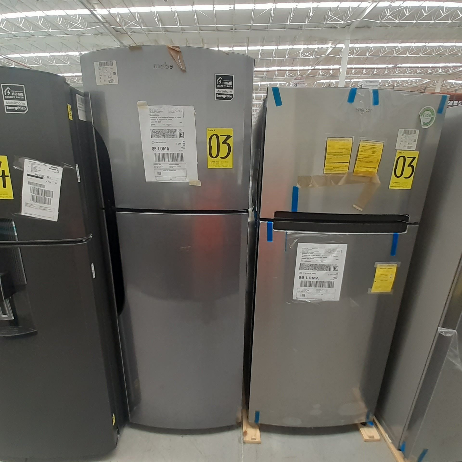 Lote De 2 Refrigeradores: 1 Refrigerador Marca Whirlpool, 1 Refrigerador Marca Mabe, Distintos Model - Image 2 of 22