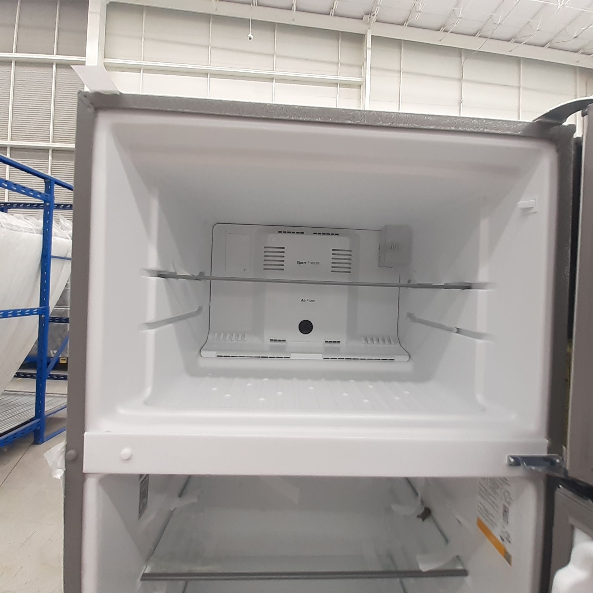 Lote De 3 Refrigeradores: 1 Refrigerador Marca Whirlpool, 1 Refrigerador Marca Mabe, 1 Refrigerador - Image 10 of 22