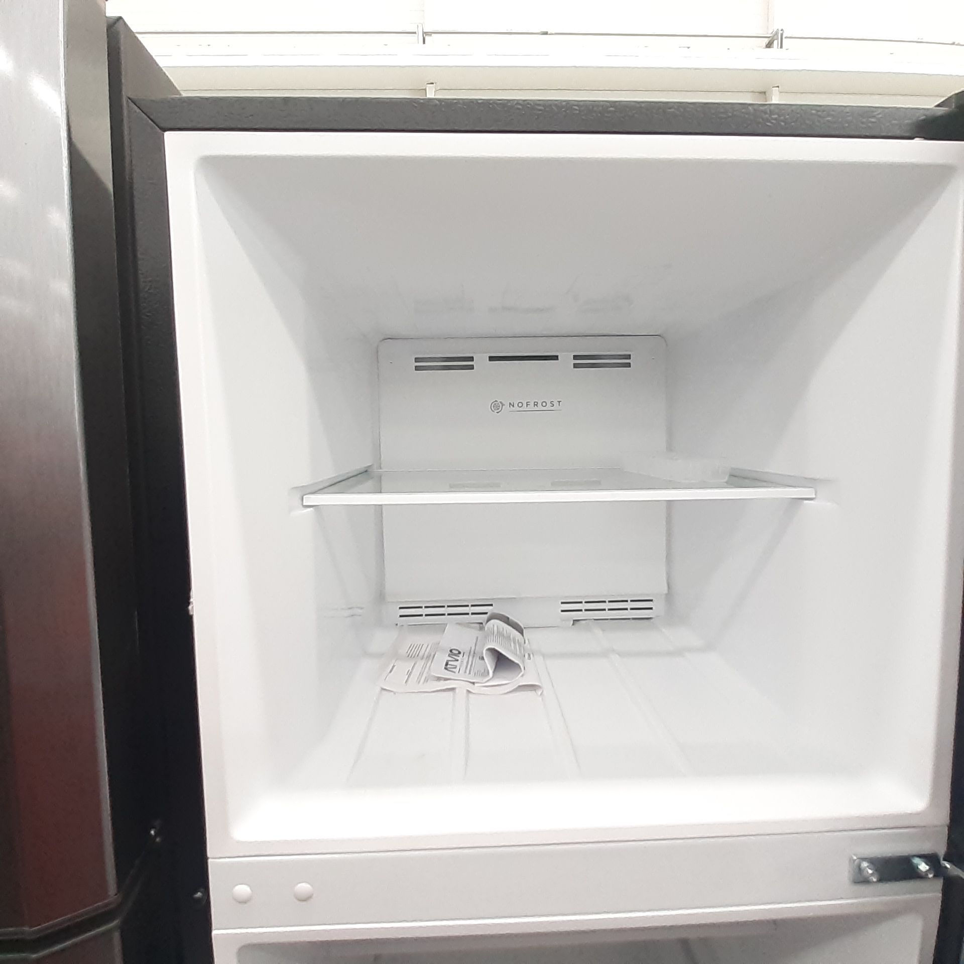 Lote De 2 Refrigeradores: 1 Refrigerador Marca Mabe, 1 Refrigerador Marca Atvio, Distintos Modelos - Image 19 of 23