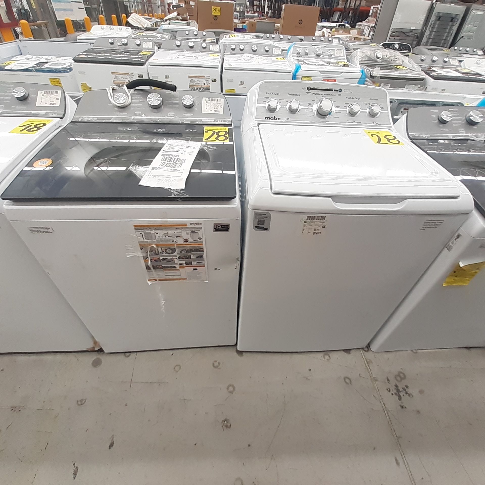 Lote De 2 Lavadoras: 1 Lavadora De 18 Kg Marca Whirlpool, 1 Lavadora De 22 Kg Marca Mabe, Distintos