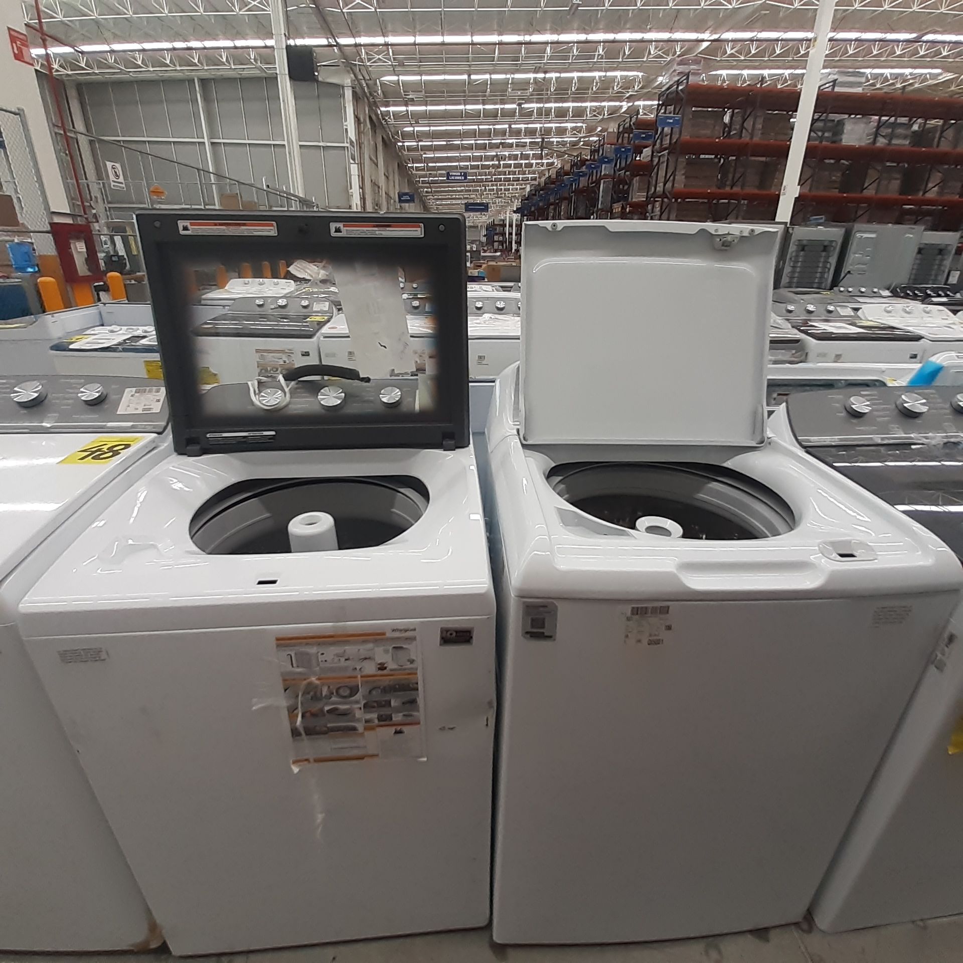 Lote De 2 Lavadoras: 1 Lavadora De 18 Kg Marca Whirlpool, 1 Lavadora De 22 Kg Marca Mabe, Distintos - Image 7 of 8