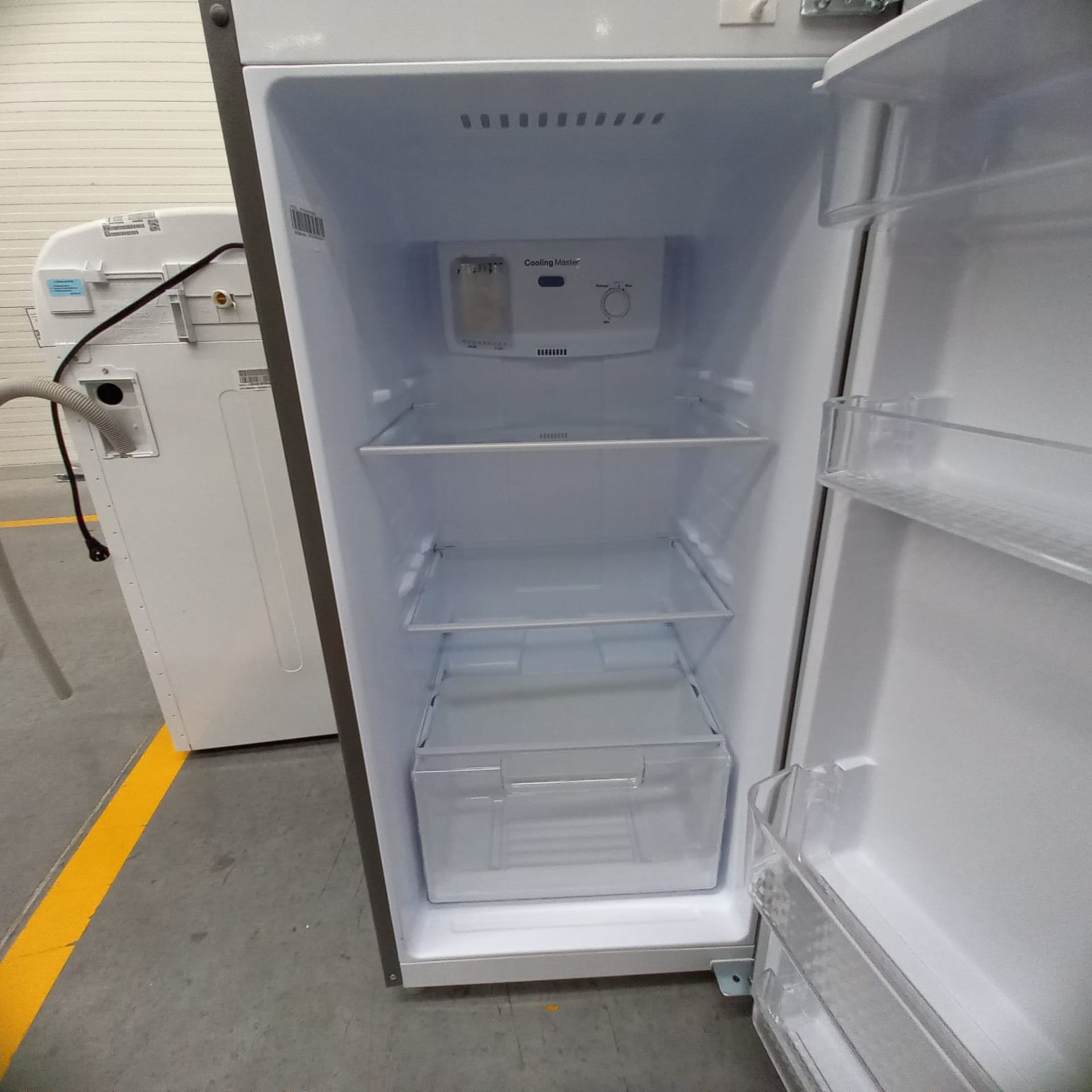 Lote De 2 Refrigeradores: 1 Refrigerador Marca Mabe, 1 Refrigerador Marca Winia, Distintos Modelos - Image 20 of 23