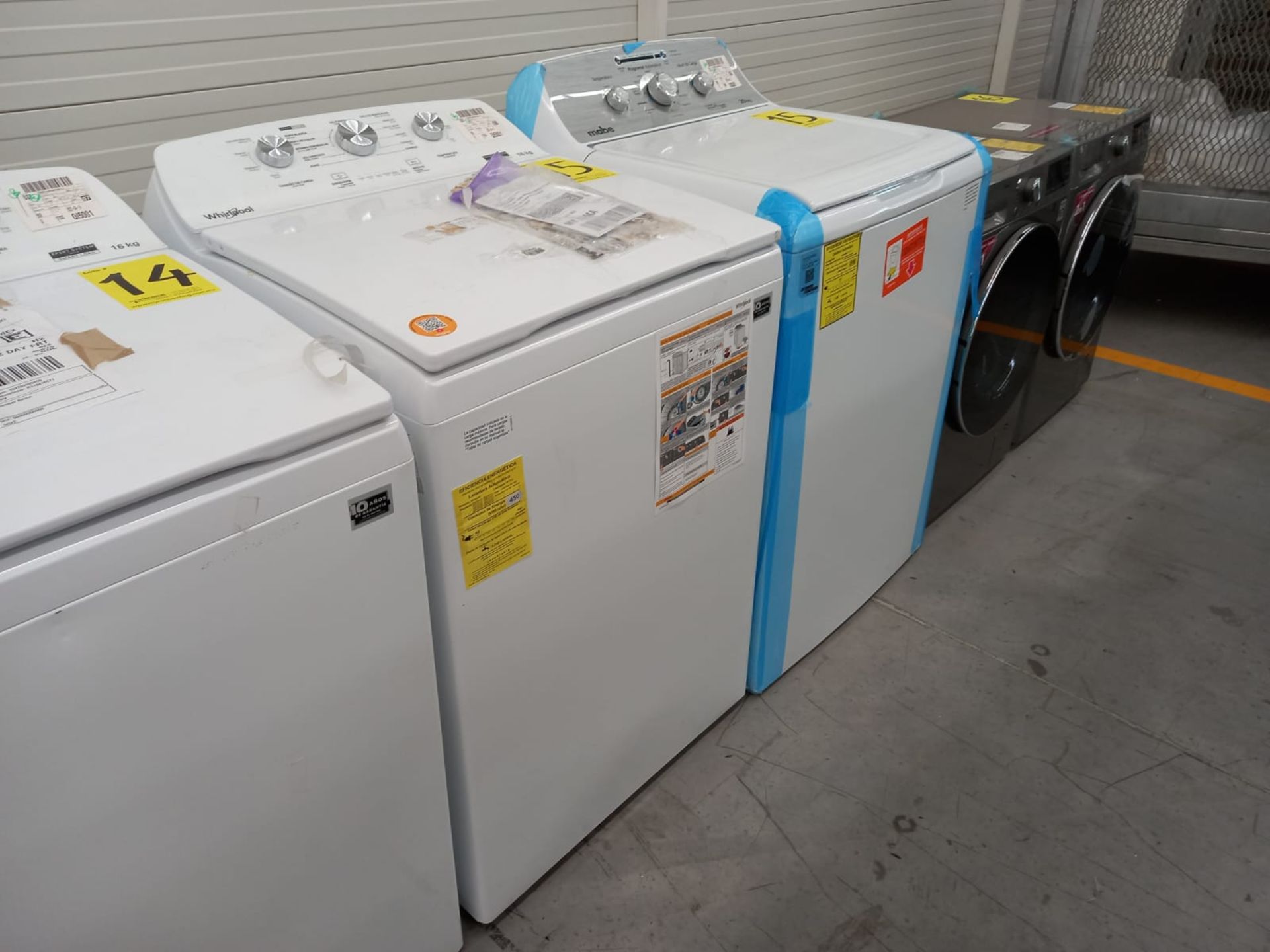 Lote De 2 Lavadoras: 1 Lavadora De 16 Kg Marca Whirlpool, 1 Lavadora De 20 Kg Marca Mabe, Distintos - Image 4 of 9