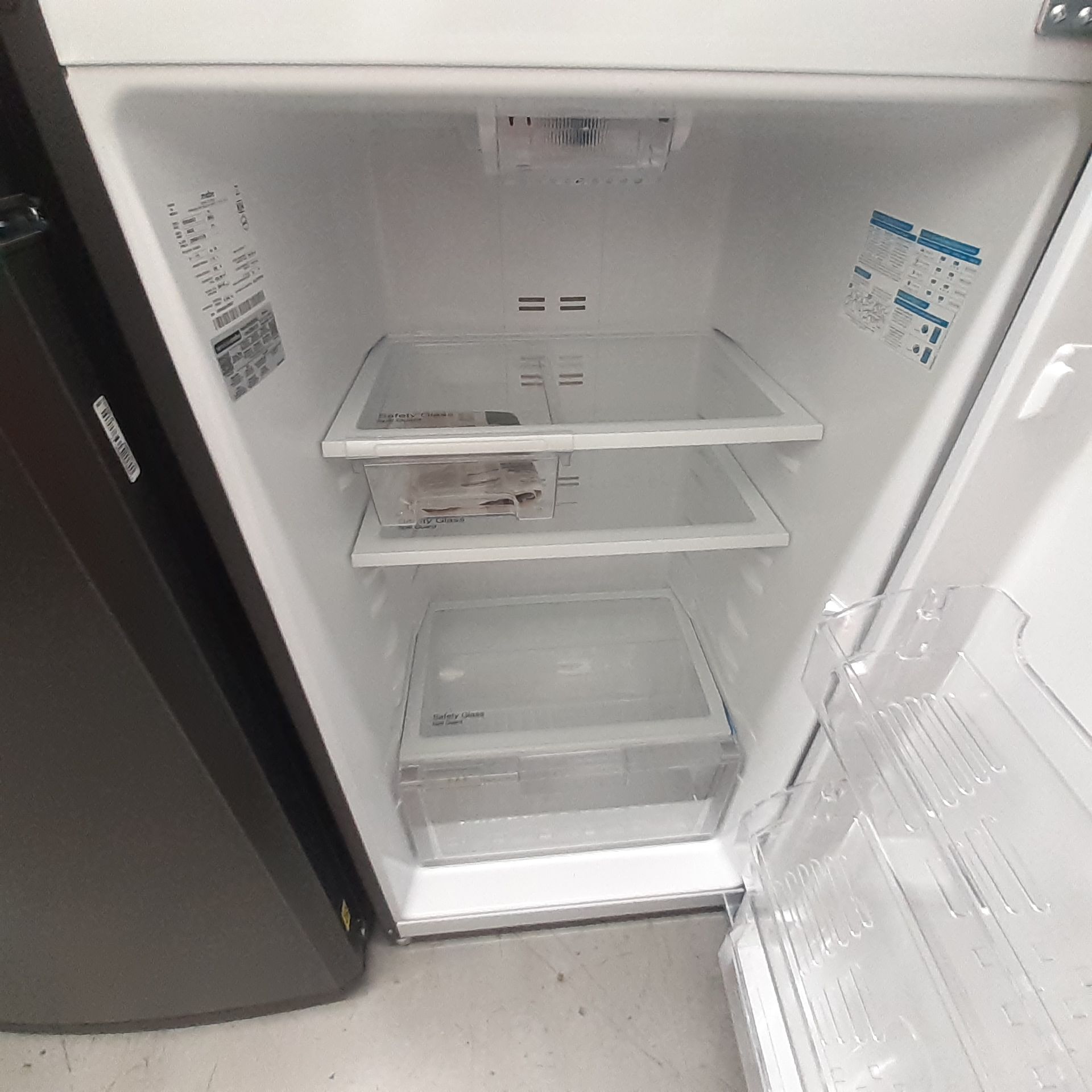 Lote De 2 Refrigeradores: 1 Refrigerador Marca Whirlpool, 1 Refrigerador Marca Mabe, Distintos Model - Image 15 of 22