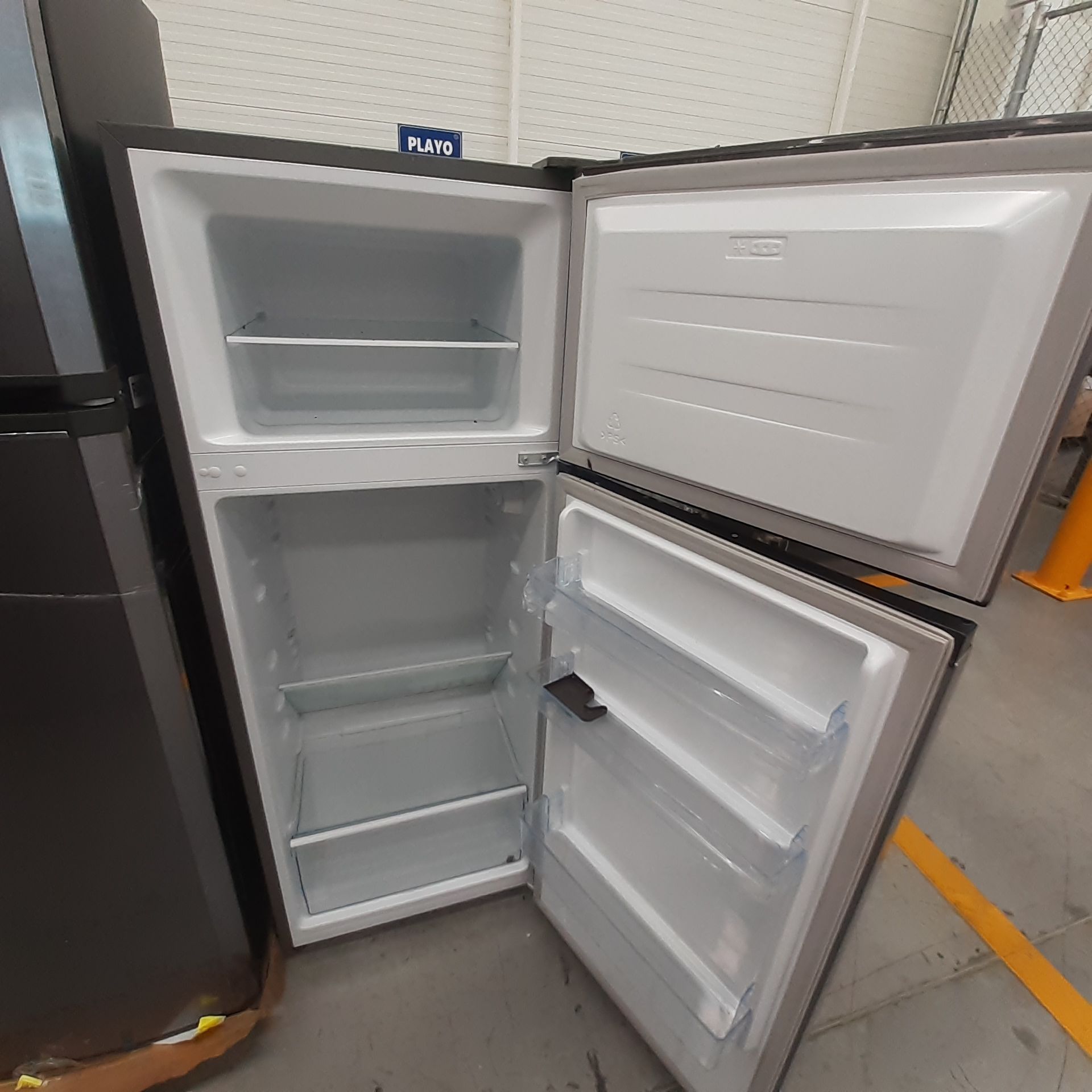 Lote De 2 Refrigeradores Contiene: 1 Refrigerador Marca Mabe, 1 Refrigerador Marca Hisense, Distinto - Image 10 of 14