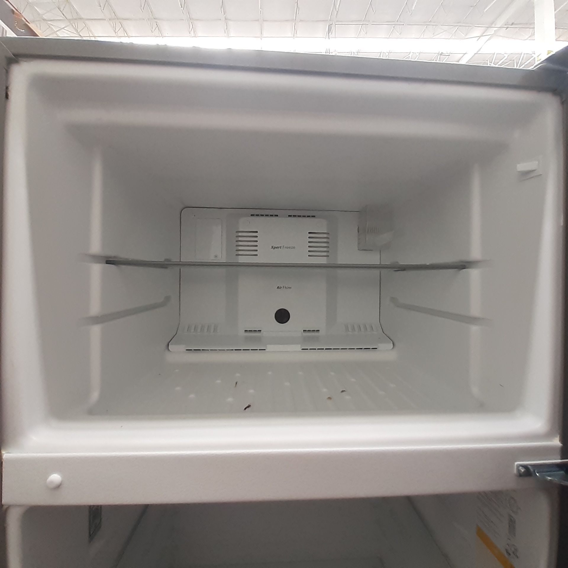 Lote De 2 Refrigeradores: 1 Refrigerador Marca Whirlpool, 1 Refrigerador Marca Mabe, Distintos Model - Image 18 of 22