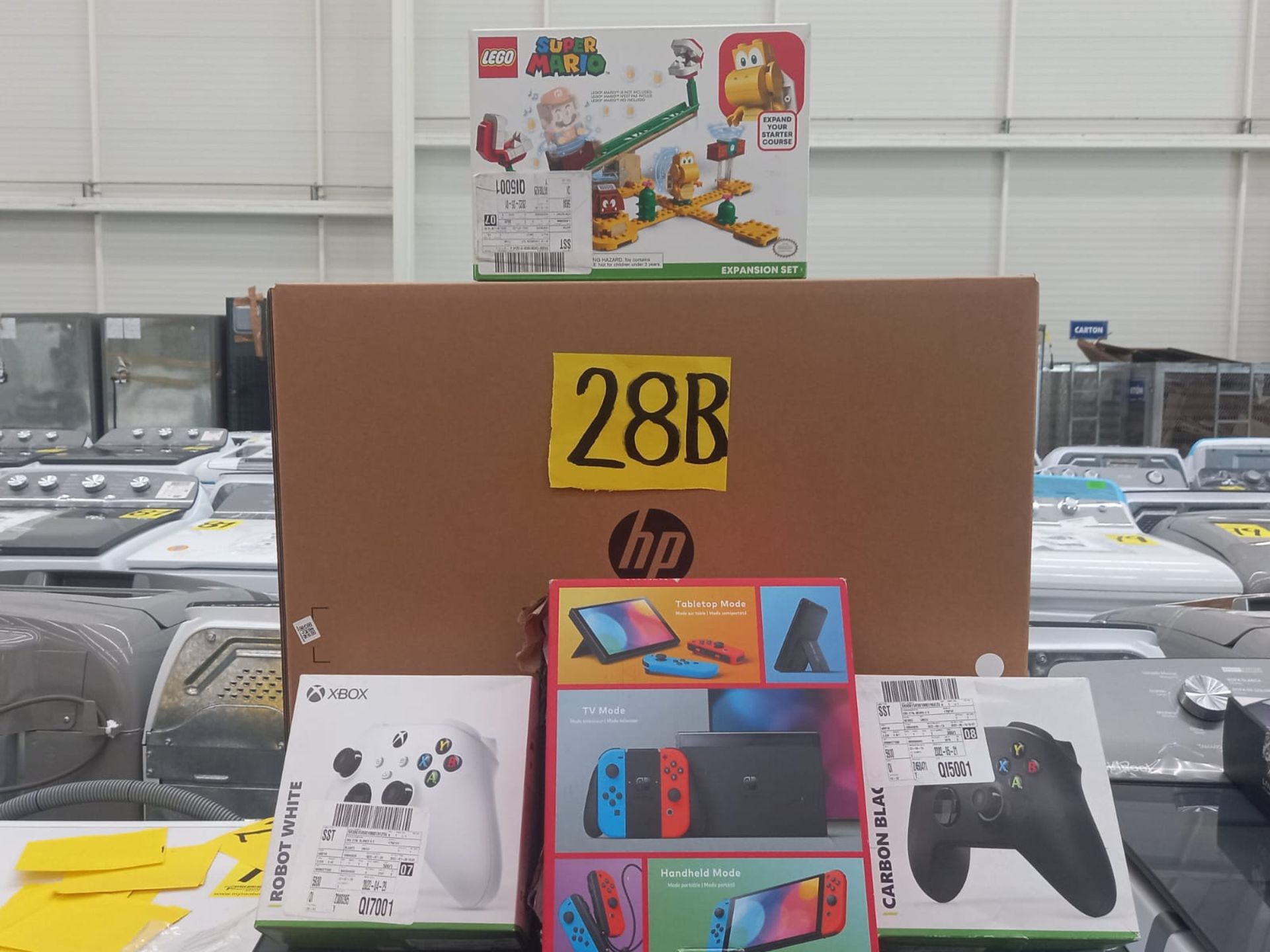 Lote De 4 Artículos Tecnológicos: 1 Nintendo Switch; 1 Computadora All In One, 2 Controles Para Xbox - Image 14 of 15