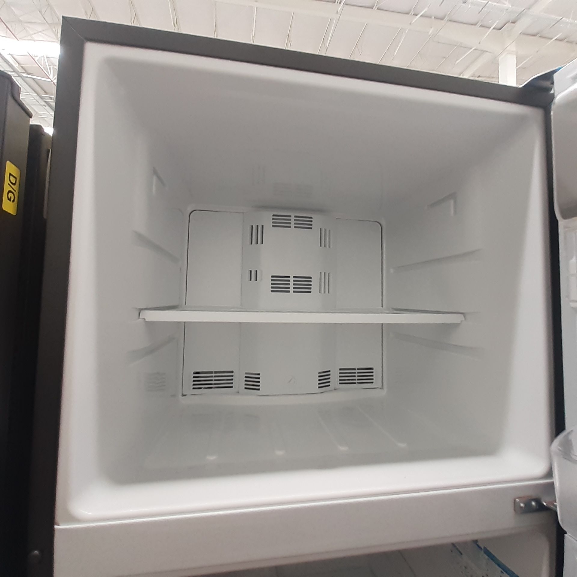 Lote De 2 Refrigeradores: 1 Refrigerador Marca Whirlpool, 1 Refrigerador Marca Mabe, Distintos Model - Image 12 of 22