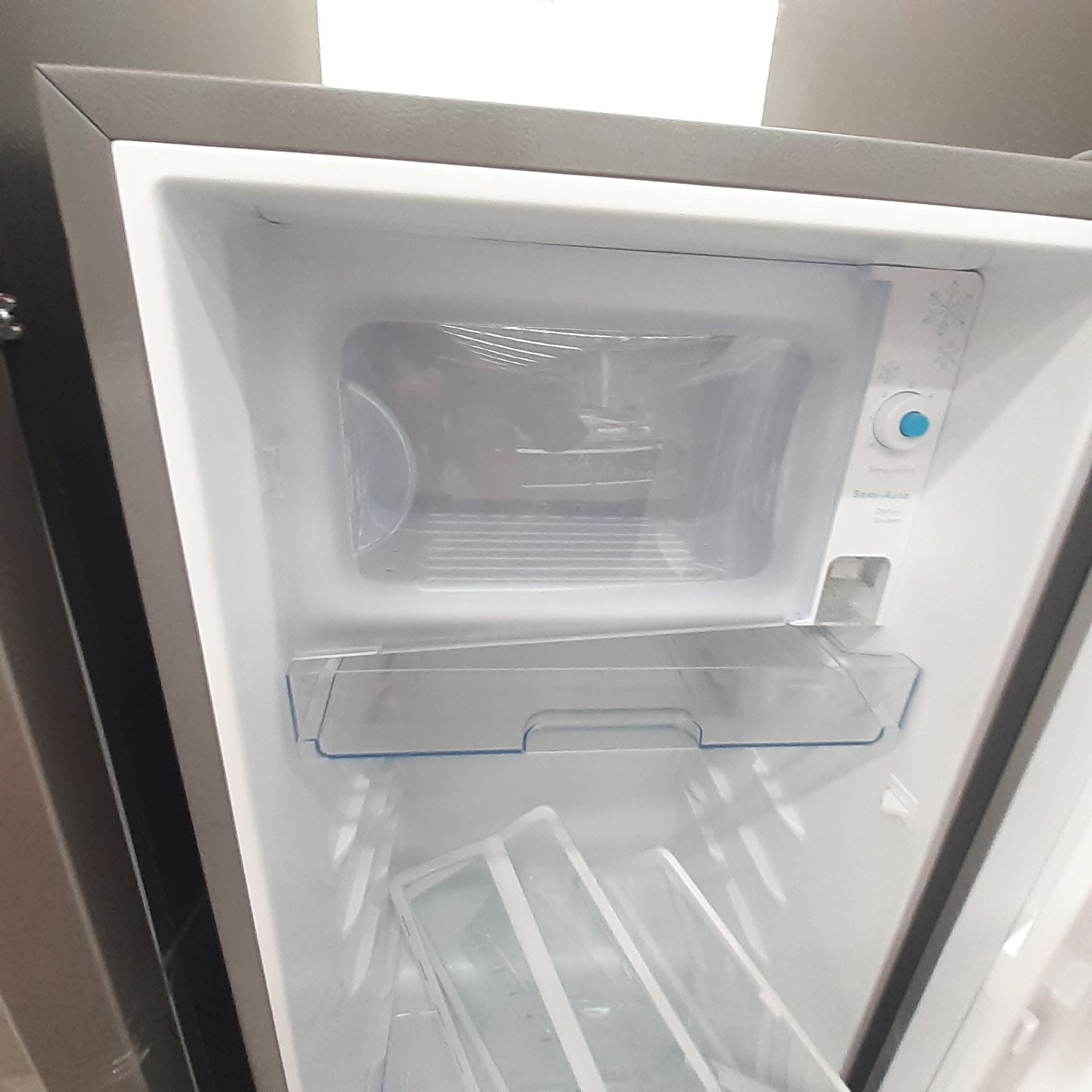 Lote De 3 Refrigeradores: 1 Refrigerador Marca Whirlpool, 1 Refrigerador Marca Mabe, 1 Refrigerador - Image 18 of 22