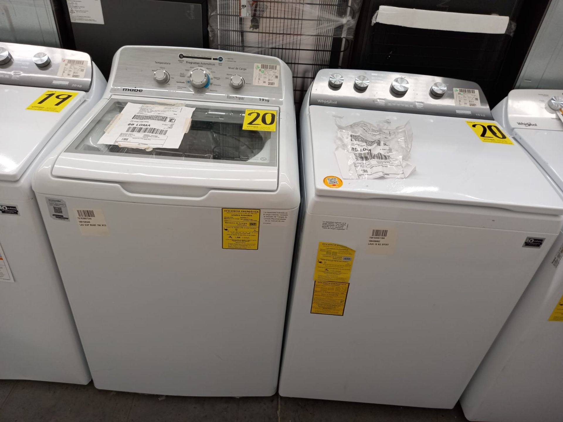 Lote De 2 Lavadoras: 1 Lavadora De 19 Kg Marca Mabe, 1 Lavadora De 19 Kg Marca Whirlpool, Distintos - Image 2 of 11