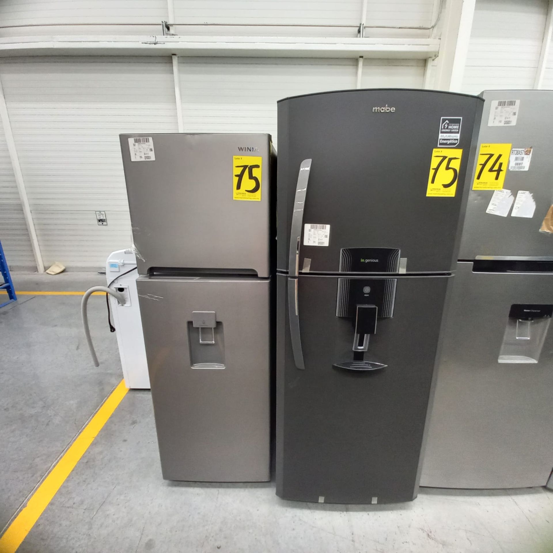 Lote De 2 Refrigeradores: 1 Refrigerador Marca Mabe, 1 Refrigerador Marca Winia, Distintos Modelos - Image 3 of 23