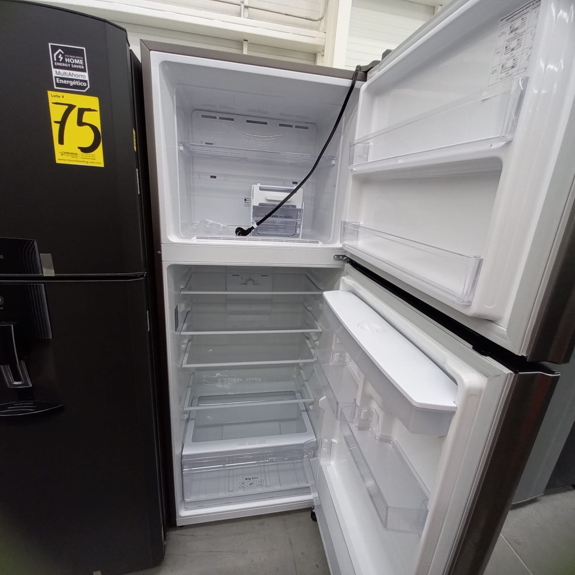 Lote De 2 Refrigeradores: 1 Refrigerador Marca Mabe, 1 Refrigerador Marca Winia, Distintos Modelos - Image 21 of 23