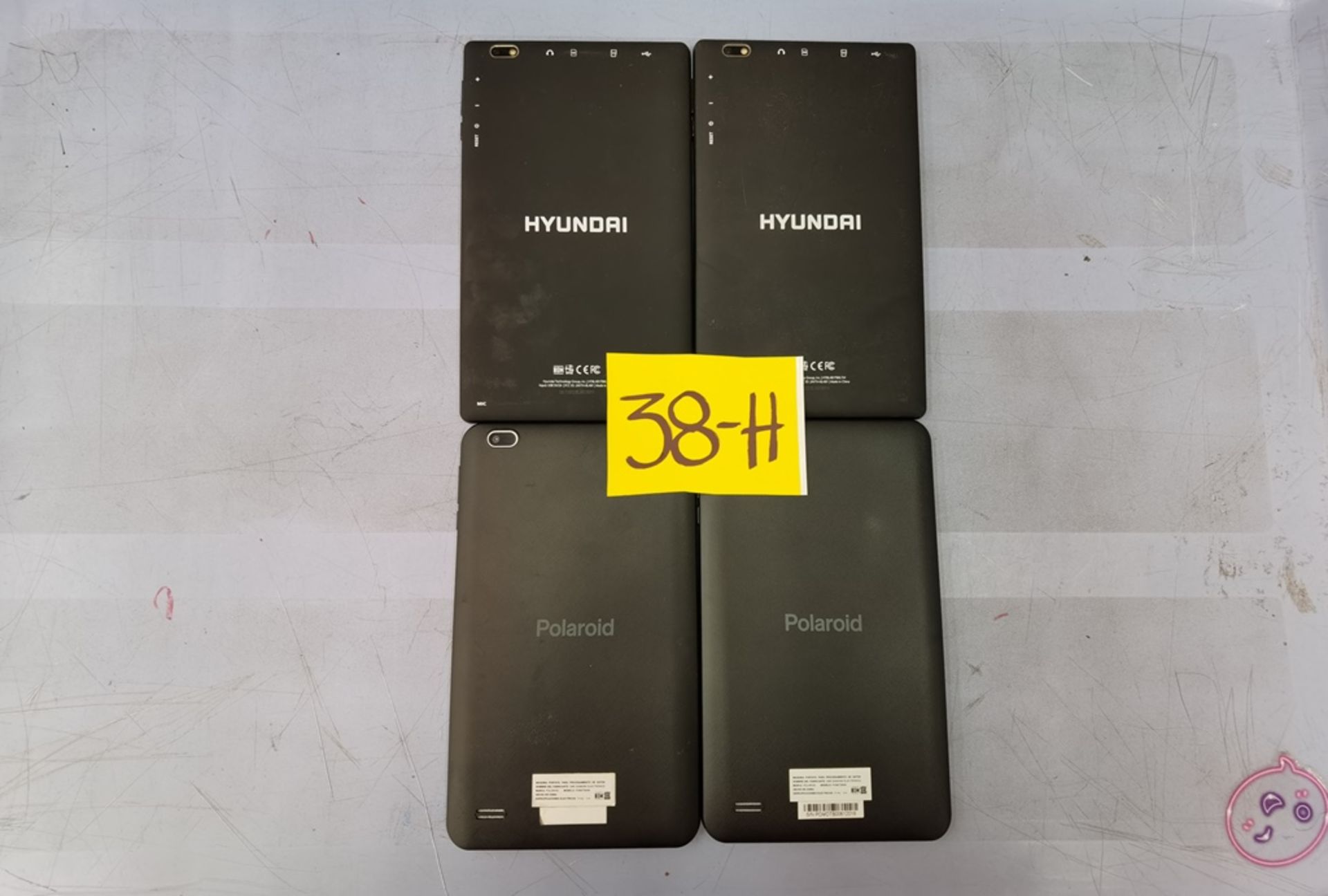 Lote De 4 Artículos Contiene: 2 Tablet Marca Hyundai Modelo Hytabplus No Enciende, No Se Asegura Su - Image 5 of 9