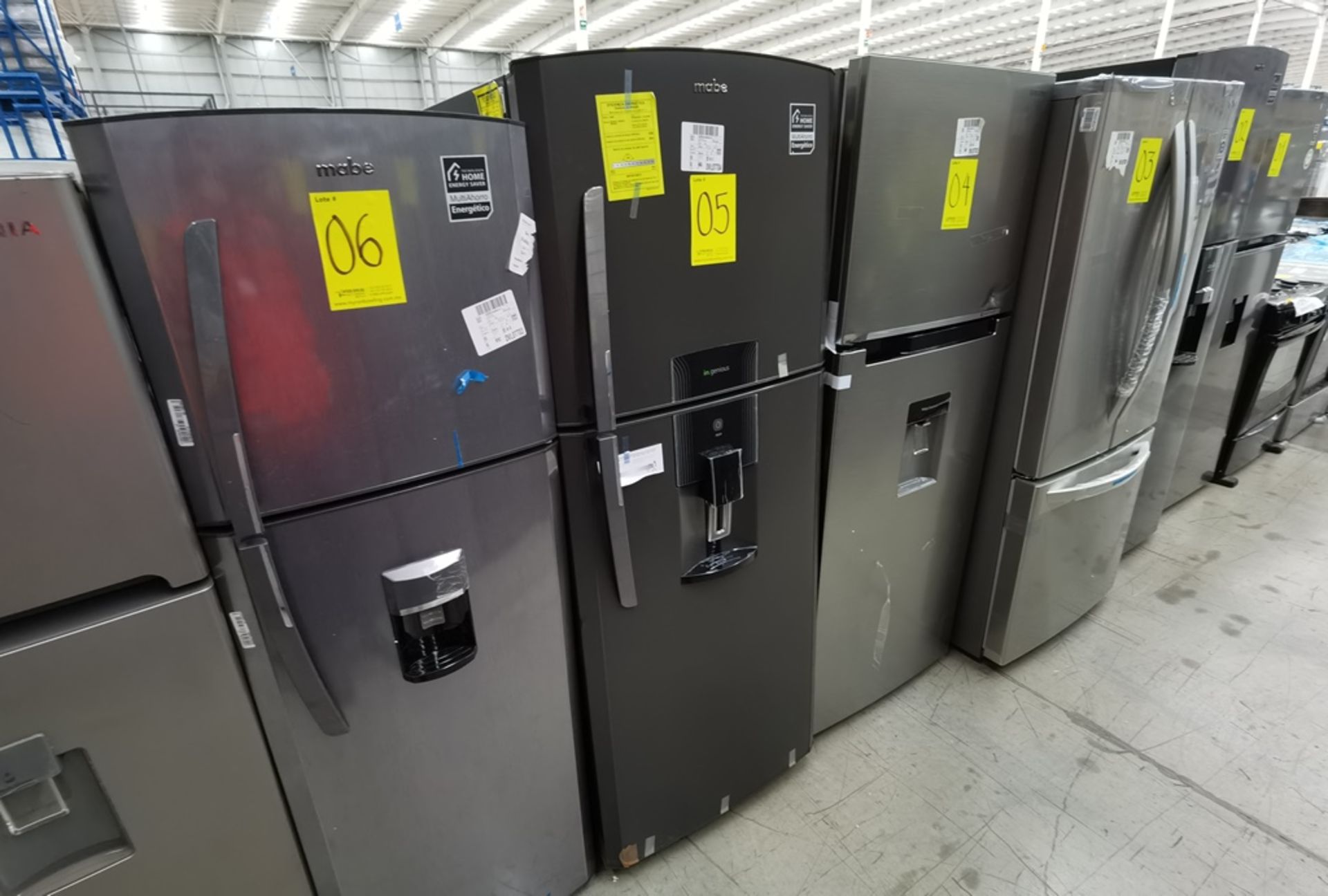 Lote De 2 Refrigeradores Contiene: 1 Refrigerador Marca Mabe, Modelo RME360FD, Serie 2205B503535, C - Image 4 of 17