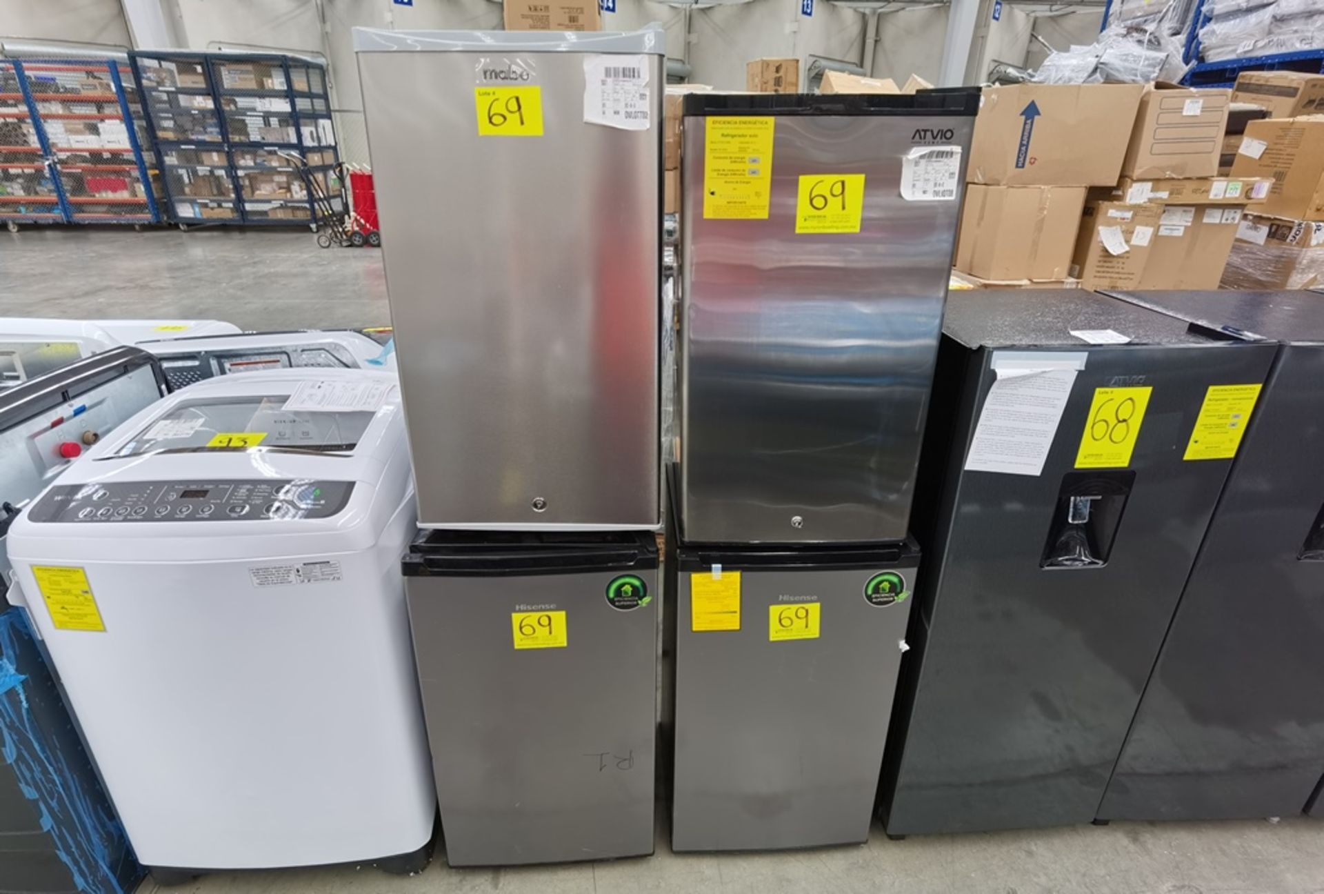 Lote De 4 Refrigeradores Contiene: 1 Refrigerador Marca Atvio, Modelo BC90SU, Serie N/D, Color Gris