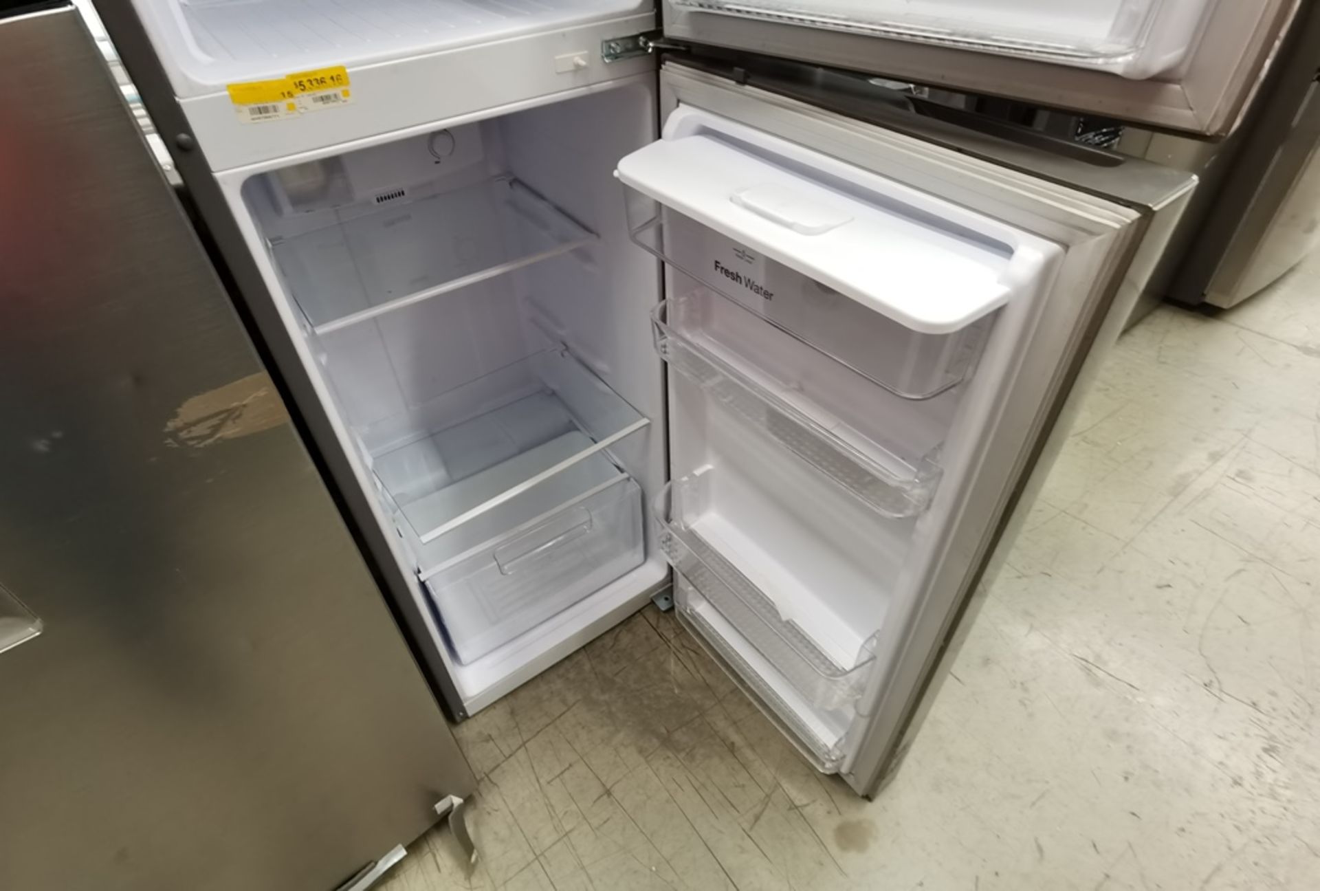 Lote De 2 Refrigeradores Contiene: 1 Refrigerador Marca Winia, Modelo DFR25210GMDX, Serie MR21yN118 - Image 9 of 19