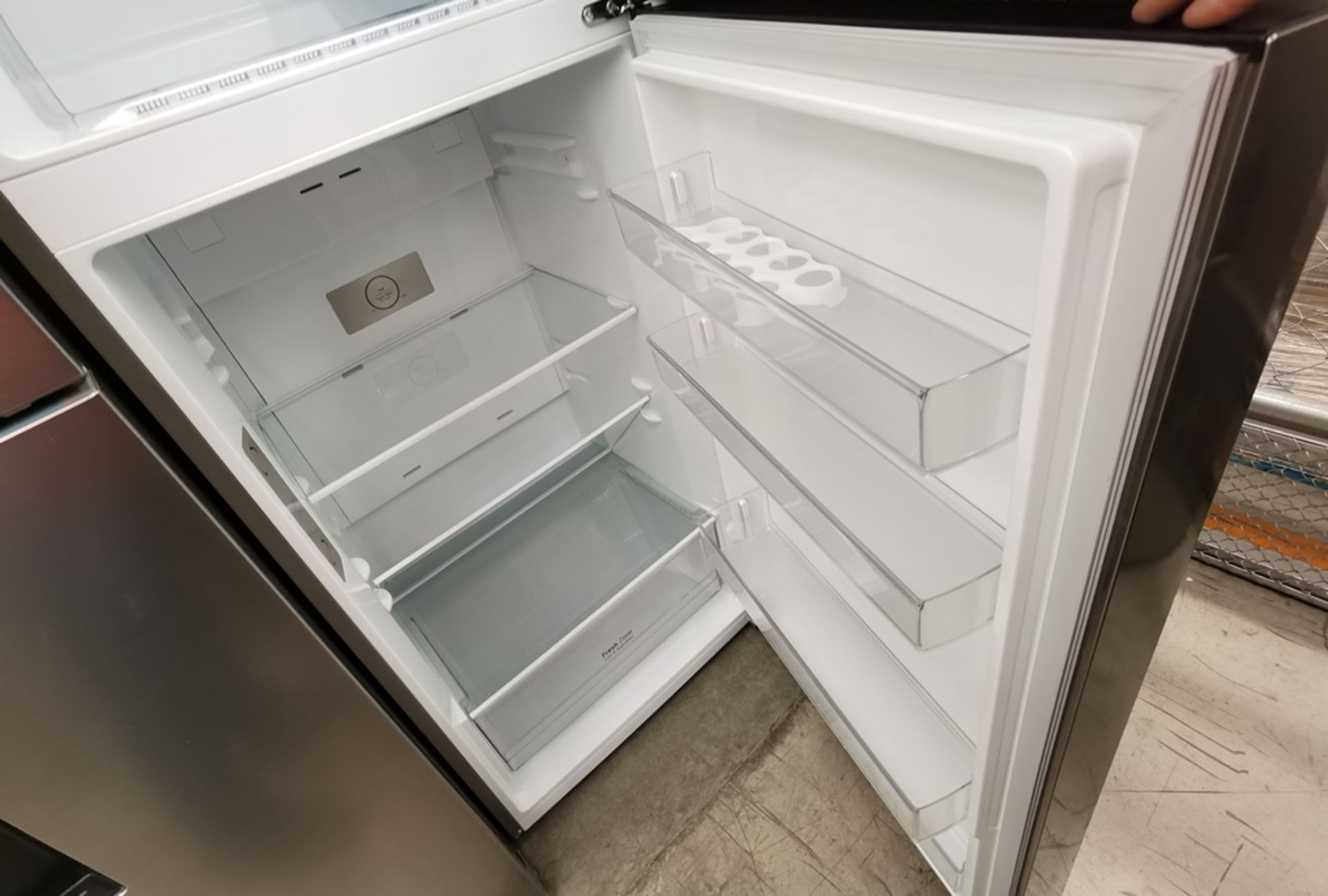 Lote De 2 Refrigeradores Contiene: 1 Refrigerador Marca LG, Modelo VT40BP, Serie 112MRTT1R457, Colo - Image 12 of 14