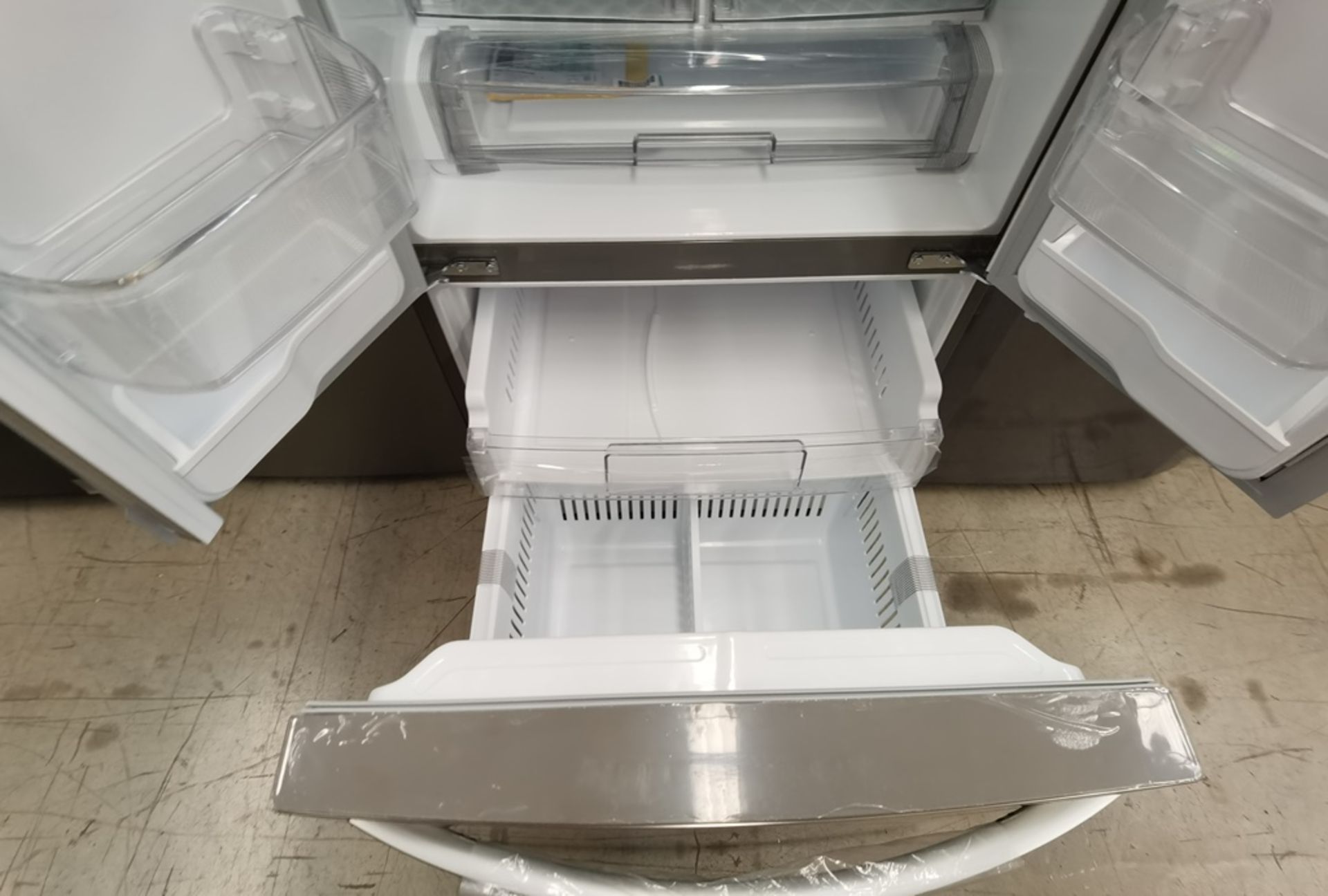 1 Refrigerador Marca LG, Modelo GF22BGSK, Serie 208MRUy21230, Color Gris, Detalles Estéticos, Favor - Image 9 of 10