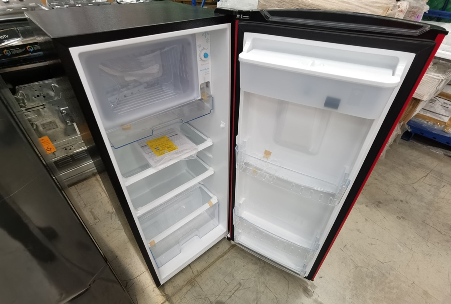 Lote De 2 Refrigeradores Contiene: 1 Refrigerador Marca Whirlpool Modelo WB1333A, Serie VSB2339114, - Image 13 of 14