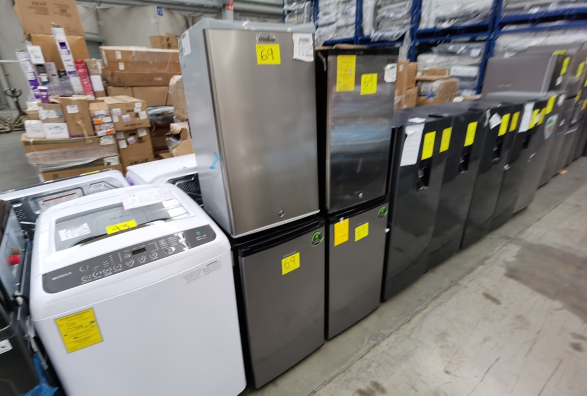 Lote De 4 Refrigeradores Contiene: 1 Refrigerador Marca Atvio, Modelo BC90SU, Serie N/D, Color Gris - Image 4 of 11