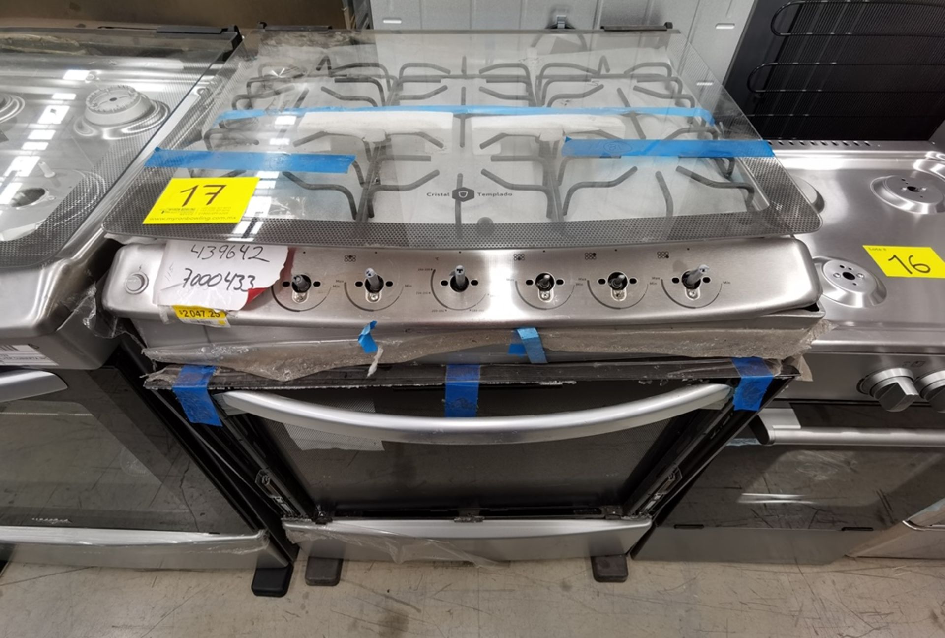 Lote De 3 Estufas Contiene: 1 Estufa De 6 Quemadores Marca Whirlpool, Modelo WF7419D00, Serie VEA36