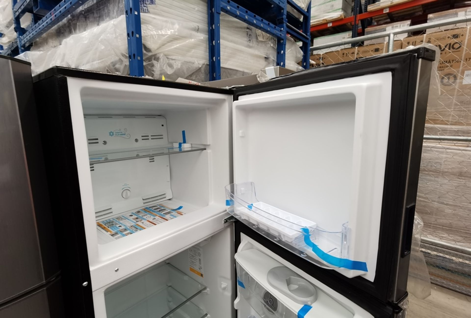 Lote De 2 Refrigeradores Contiene: 1 Refrigerador Marca Across, Modelo AT9007G03, Serie VRB1230980, - Image 13 of 16