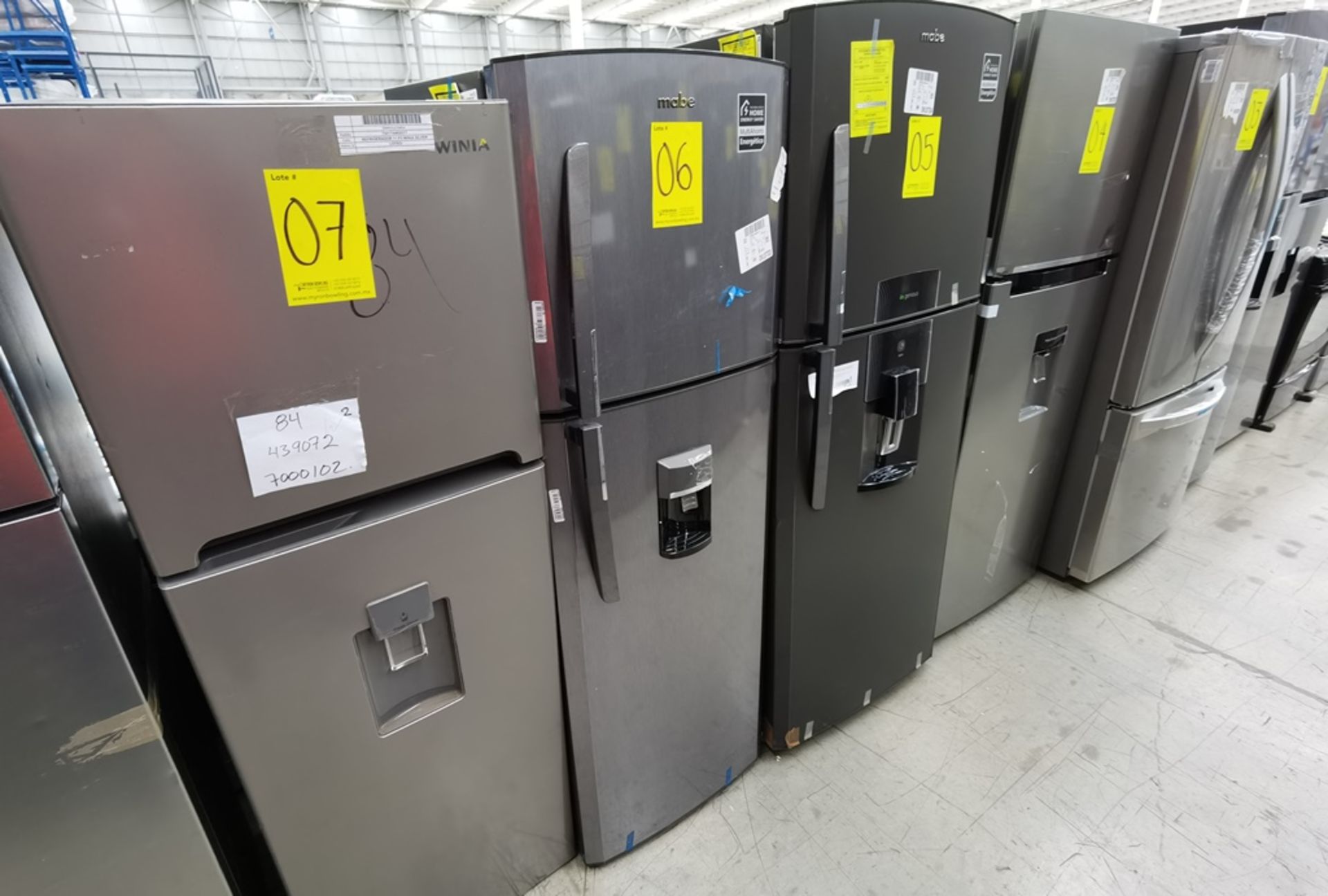 Lote De 2 Refrigeradores Contiene: 1 Refrigerador Marca Mabe, Modelo RMA250FyMR, Serie 2208B600860, - Image 4 of 9