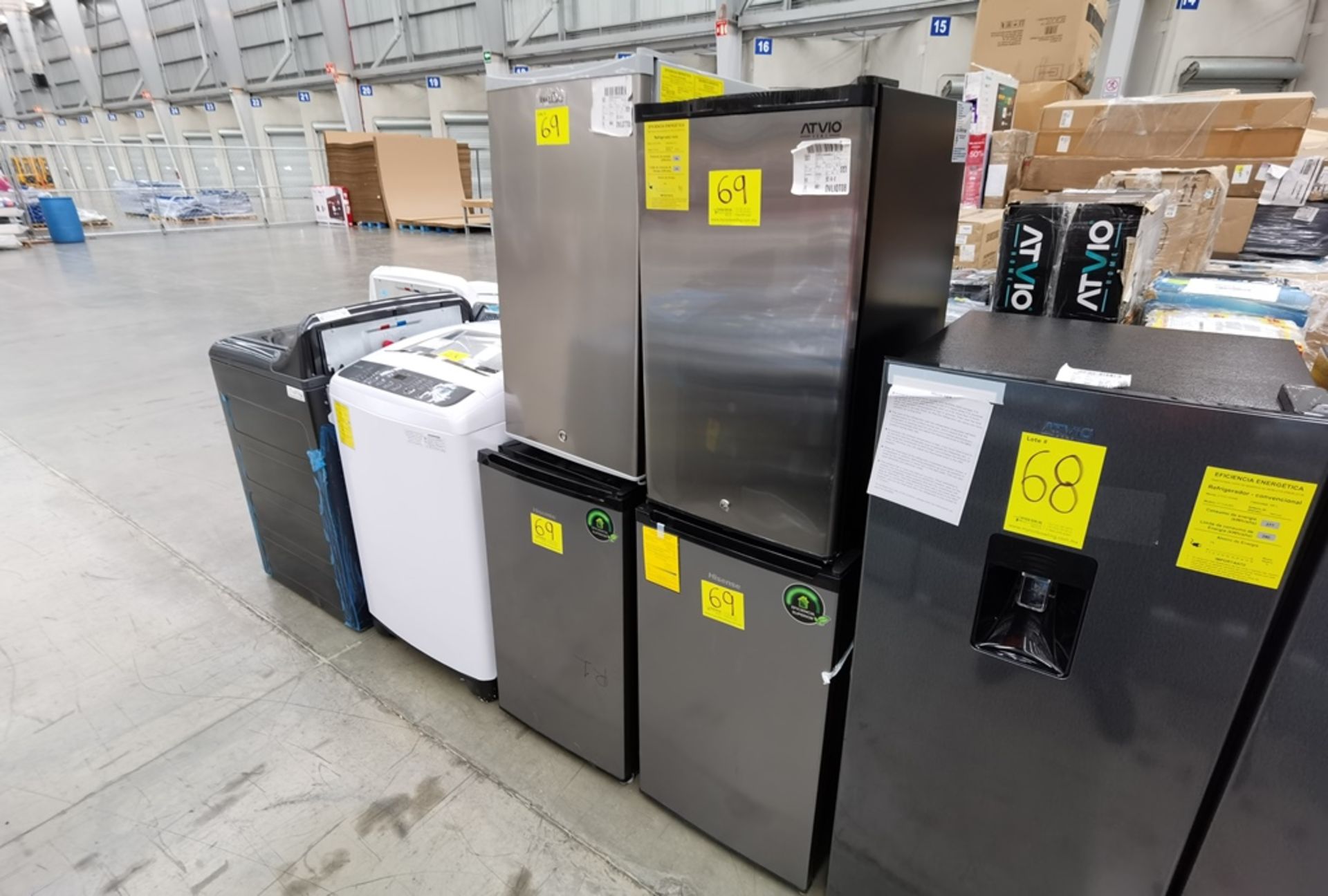 Lote De 4 Refrigeradores Contiene: 1 Refrigerador Marca Atvio, Modelo BC90SU, Serie N/D, Color Gris - Image 6 of 11