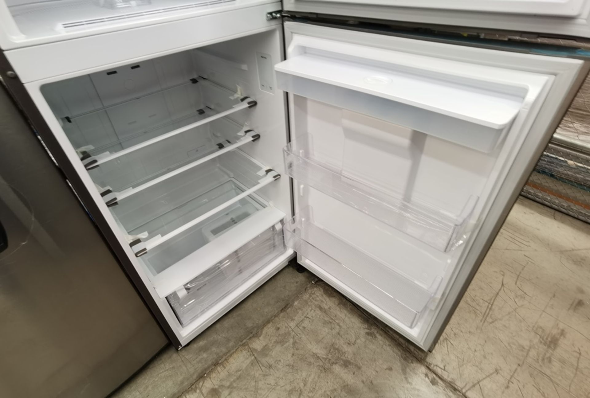 Lote De 2 Refrigeradores Contiene: 1 Refrigerador Marca Samsung Modelo RT44A6304S9, Serie 0BDF4BAR9 - Image 8 of 16