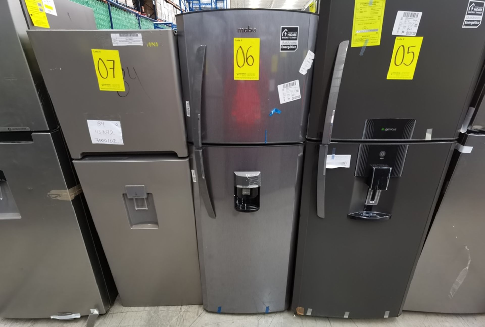 Lote De 2 Refrigeradores Contiene: 1 Refrigerador Marca Mabe, Modelo RMA250FyMR, Serie 2208B600860,