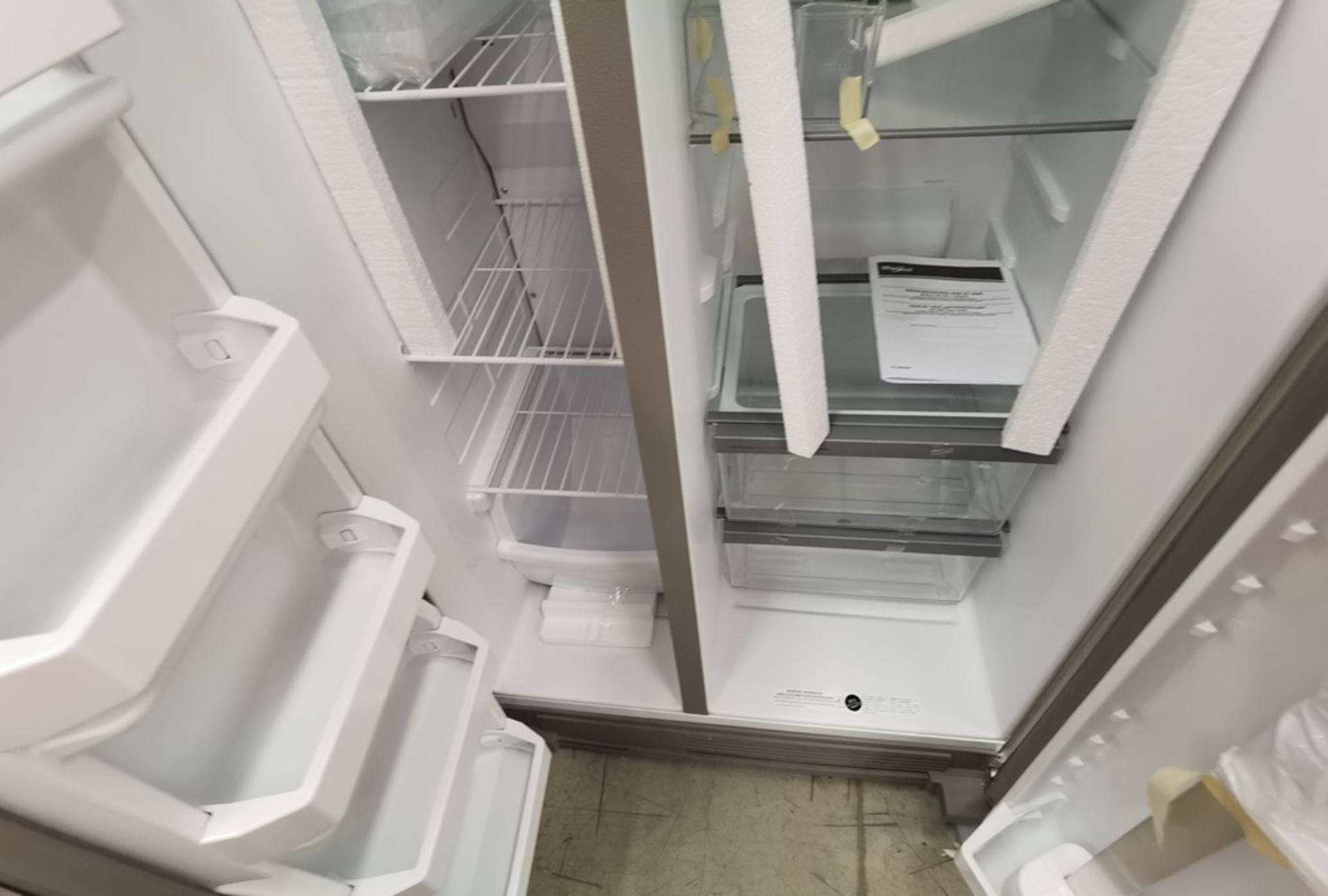 Lote De 2 Refrigeradores Contiene: 1 Refrigerador Marca LG, Modelo VT40BP, Serie 112MRTT1R457, Colo - Image 4 of 14