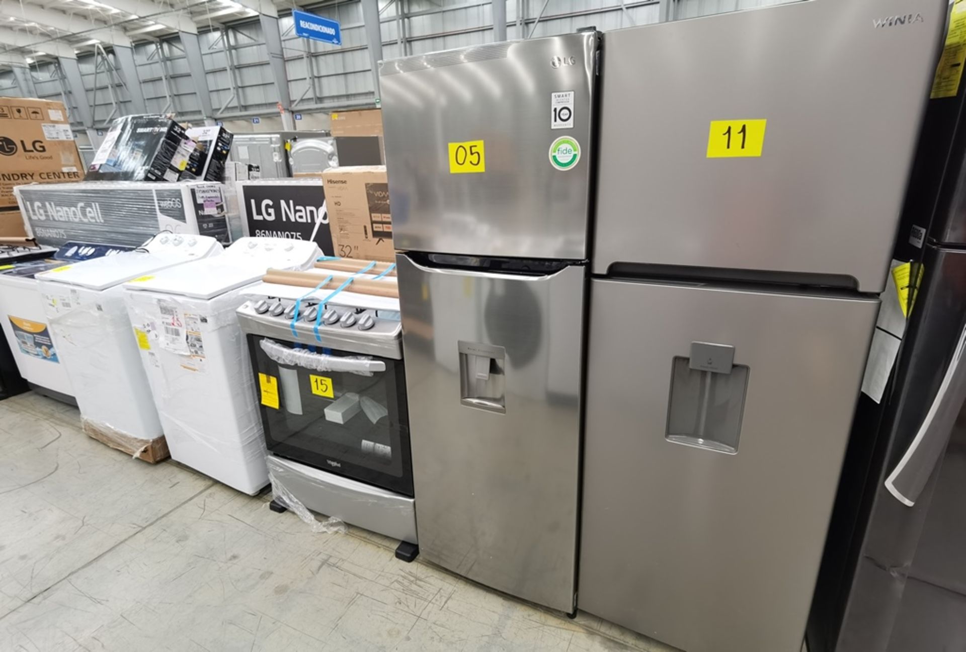 Lote De 2 Refrigeradores Contiene: 1 Refrigerador Marca Mabe, Modelo RME360FD, Serie 2205B503535, C - Image 13 of 17