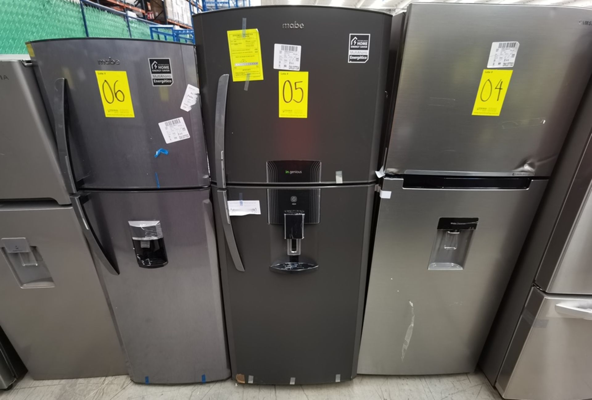 Lote De 2 Refrigeradores Contiene: 1 Refrigerador Marca Mabe, Modelo RME360FD, Serie 2205B503535, C