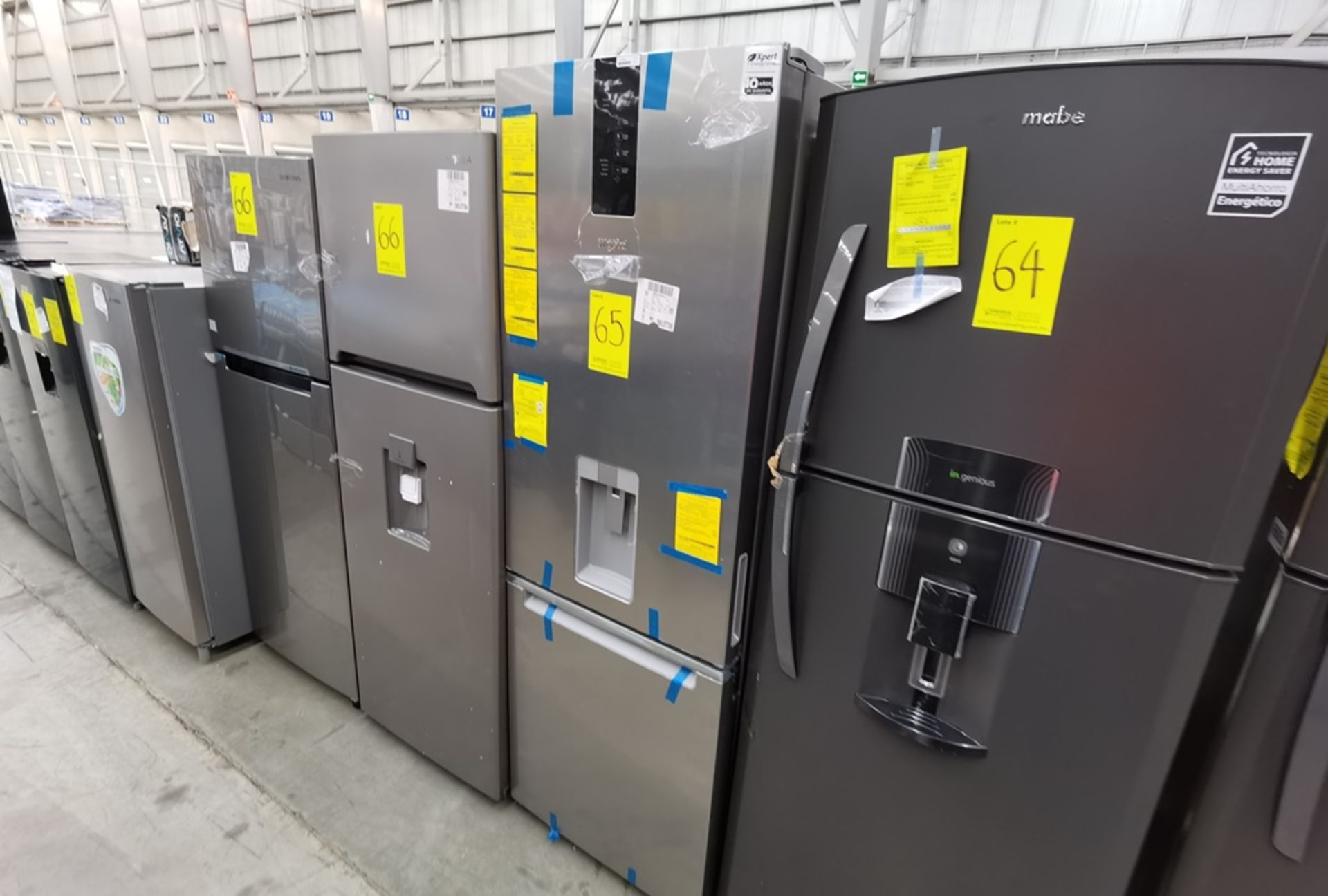 Lote De 2 Refrigeradores Contiene: 1 Refrigerador Marca Whirlpool Modelo WB1333A, Serie VSB2339114, - Image 6 of 14