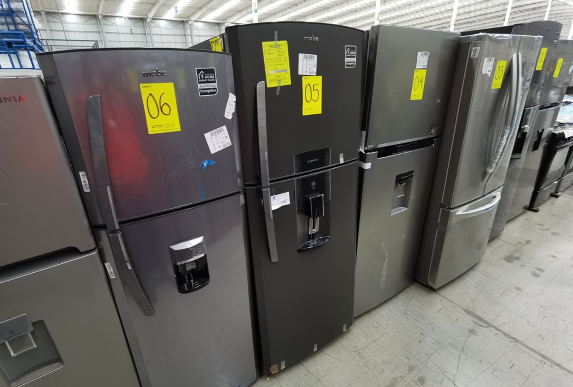 Lote De 2 Refrigeradores Contiene: 1 Refrigerador Marca Mabe, Modelo RME360FD, Serie 2205B503535, C - Image 3 of 17