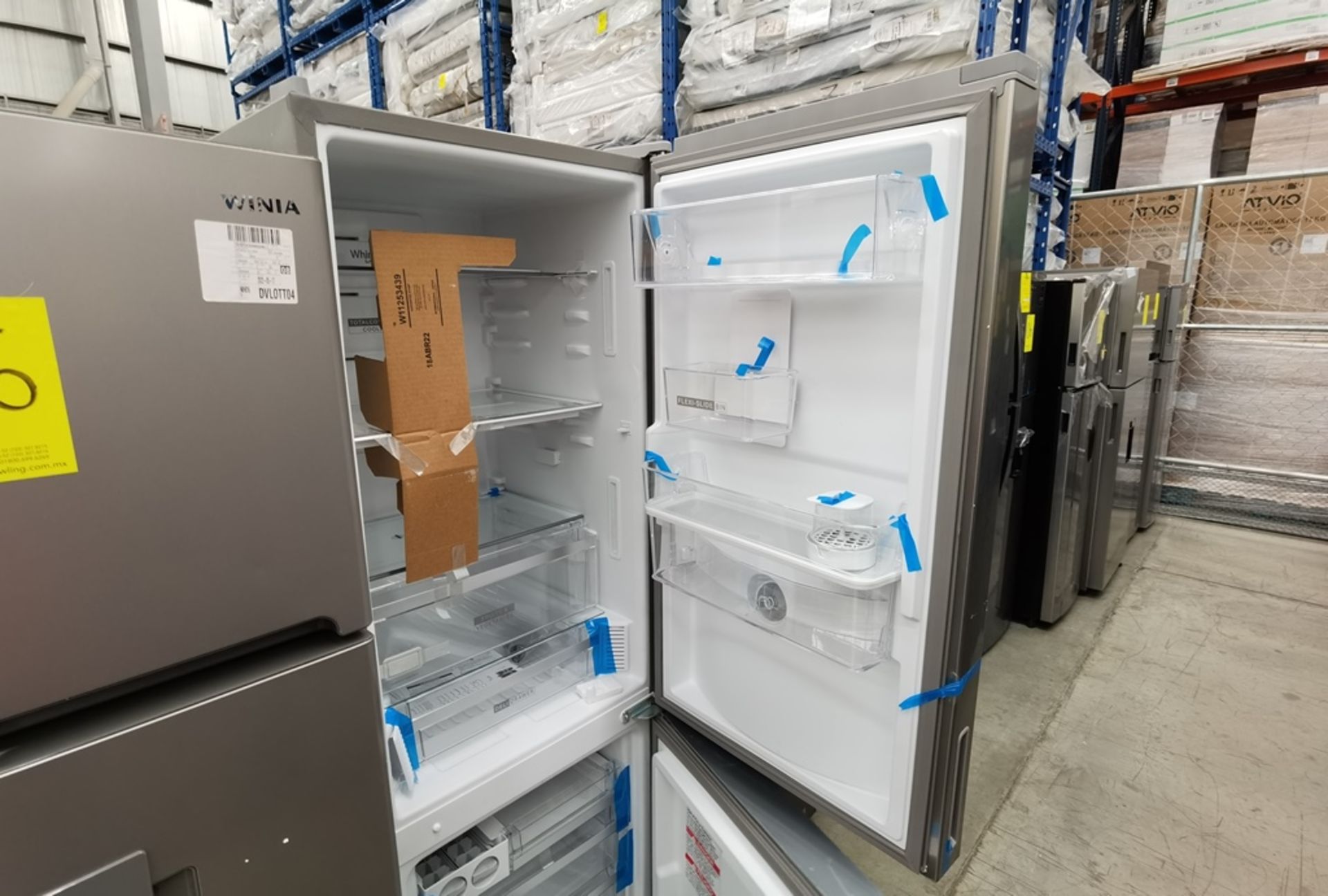 Lote De 2 Refrigeradores Contiene: 1 Refrigerador Marca Whirlpool Modelo WB1333A, Serie VSB2339114, - Image 7 of 14