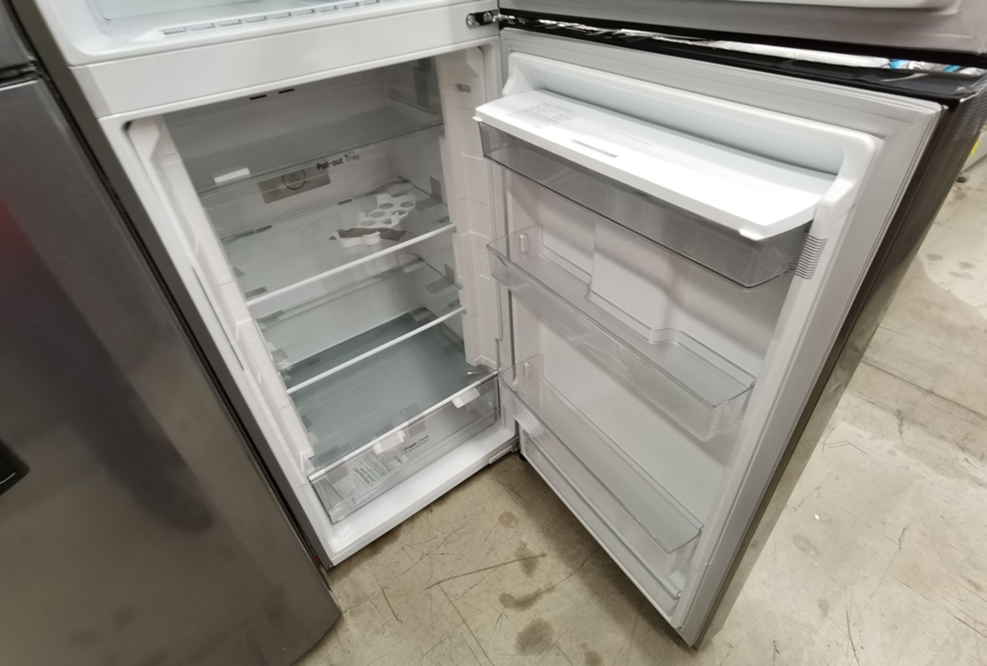 1 Refrigerador Marca LG, Modelo VT40WP, Serie 208MRSS0C894, Color Gris, Detalles Estéticos, Favor d - Image 8 of 9