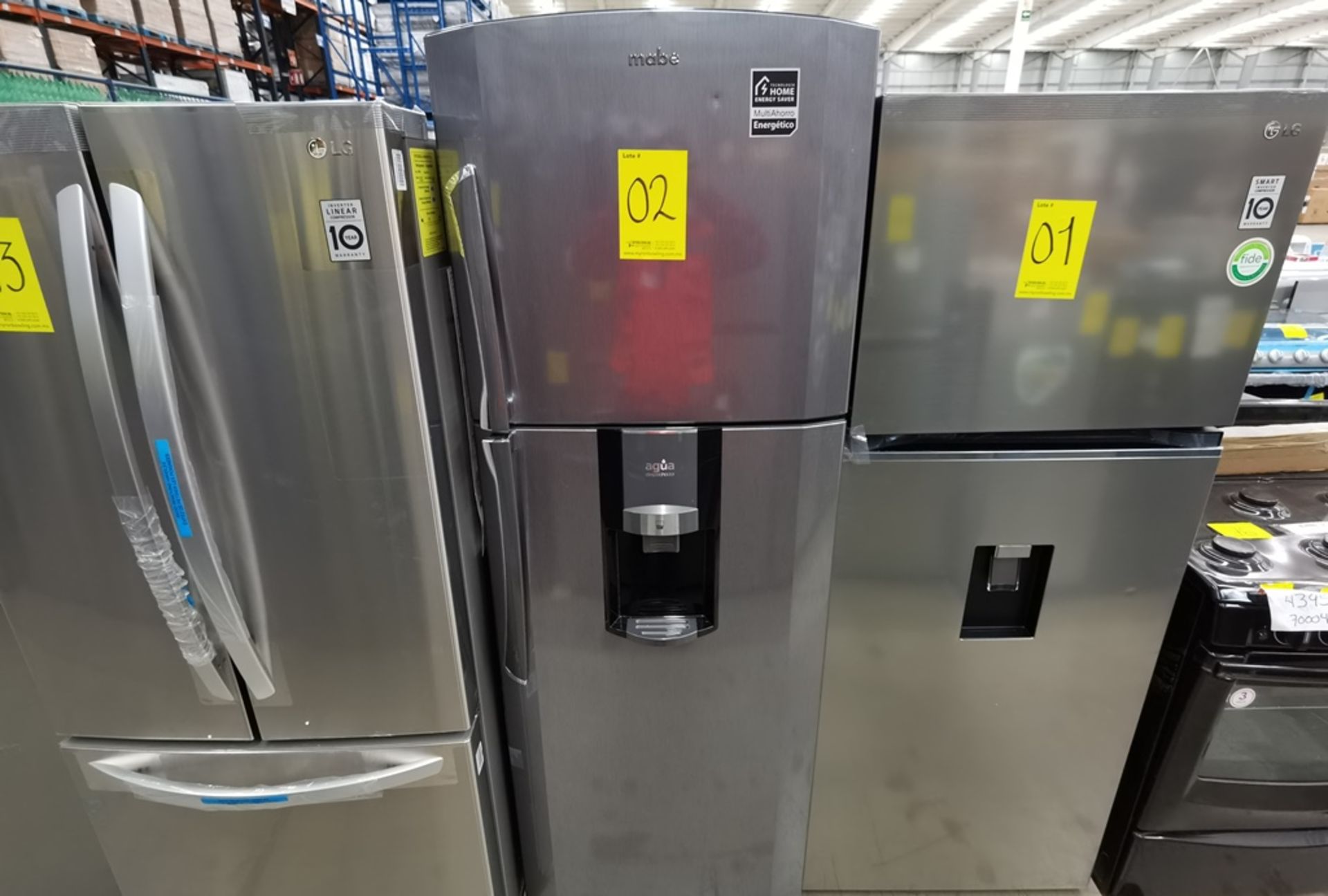 Lote De 2 Refrigeradores Contiene: 1 Refrigerador Marca Mabe, Modelo RMT400RY, Serie 2206B407247, C