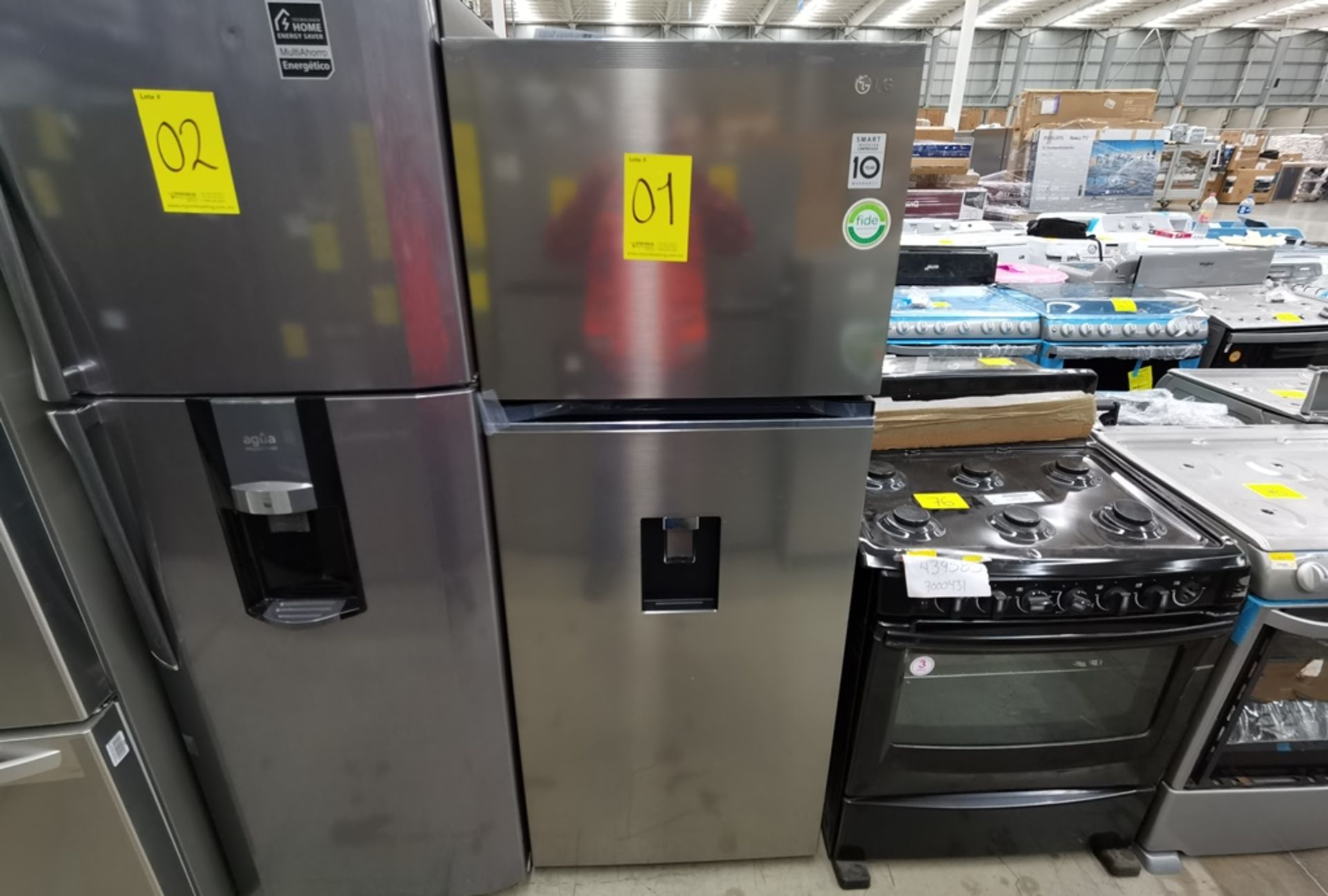 1 Refrigerador Marca LG, Modelo VT40WP, Serie 208MRSS0C894, Color Gris, Detalles Estéticos, Favor d