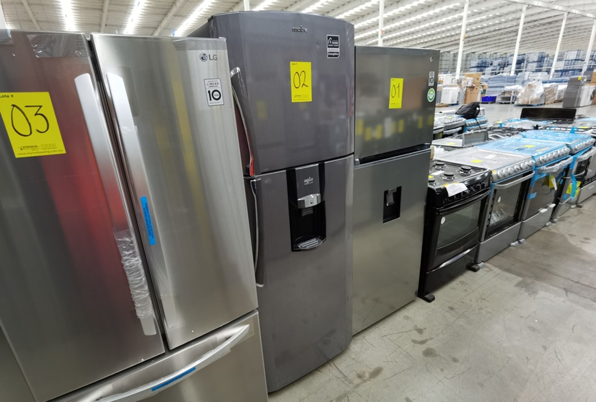 Lote De 2 Refrigeradores Contiene: 1 Refrigerador Marca Mabe, Modelo RMT400RY, Serie 2206B407247, C - Image 4 of 15