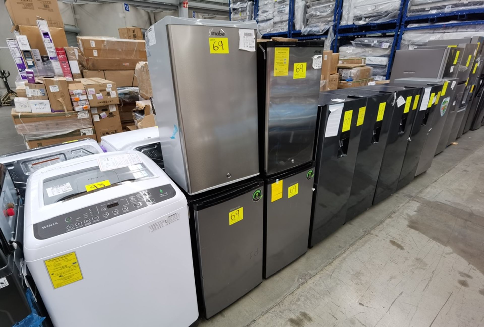 Lote De 4 Refrigeradores Contiene: 1 Refrigerador Marca Atvio, Modelo BC90SU, Serie N/D, Color Gris - Image 3 of 11