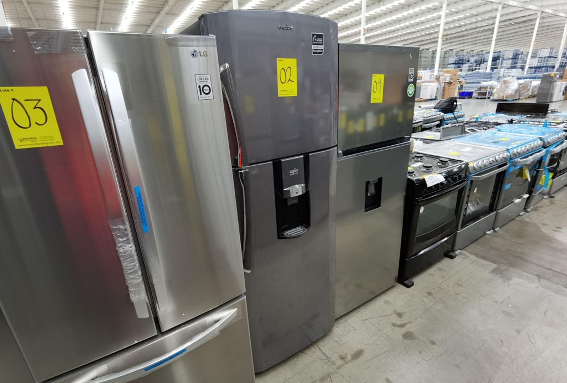 Lote De 2 Refrigeradores Contiene: 1 Refrigerador Marca Mabe, Modelo RMT400RY, Serie 2206B407247, C - Image 3 of 15