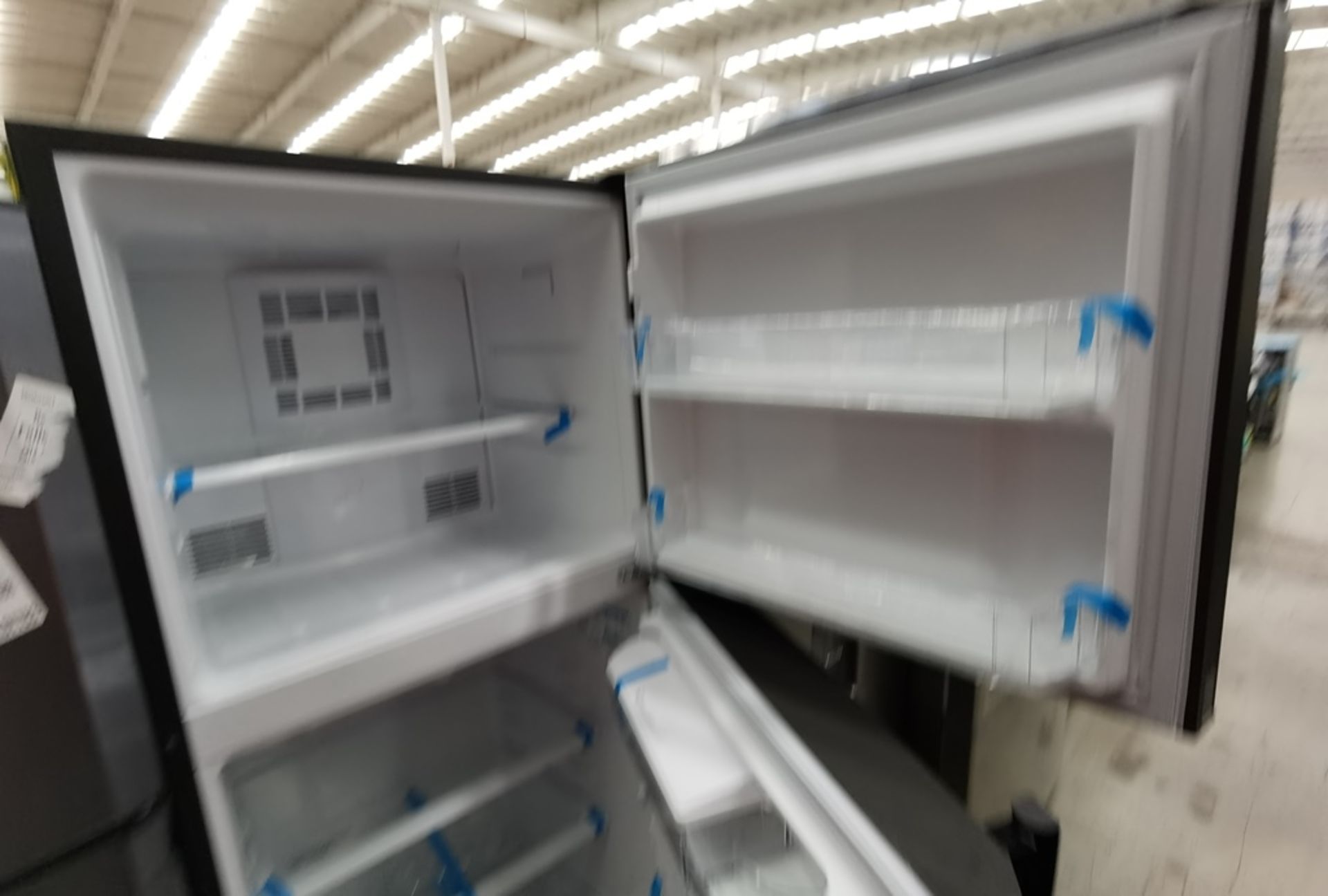 Lote De 2 Refrigeradores Contiene: 1 Refrigerador Marca Mabe, Modelo RME360FD, Serie 2205B503535, C - Image 8 of 17