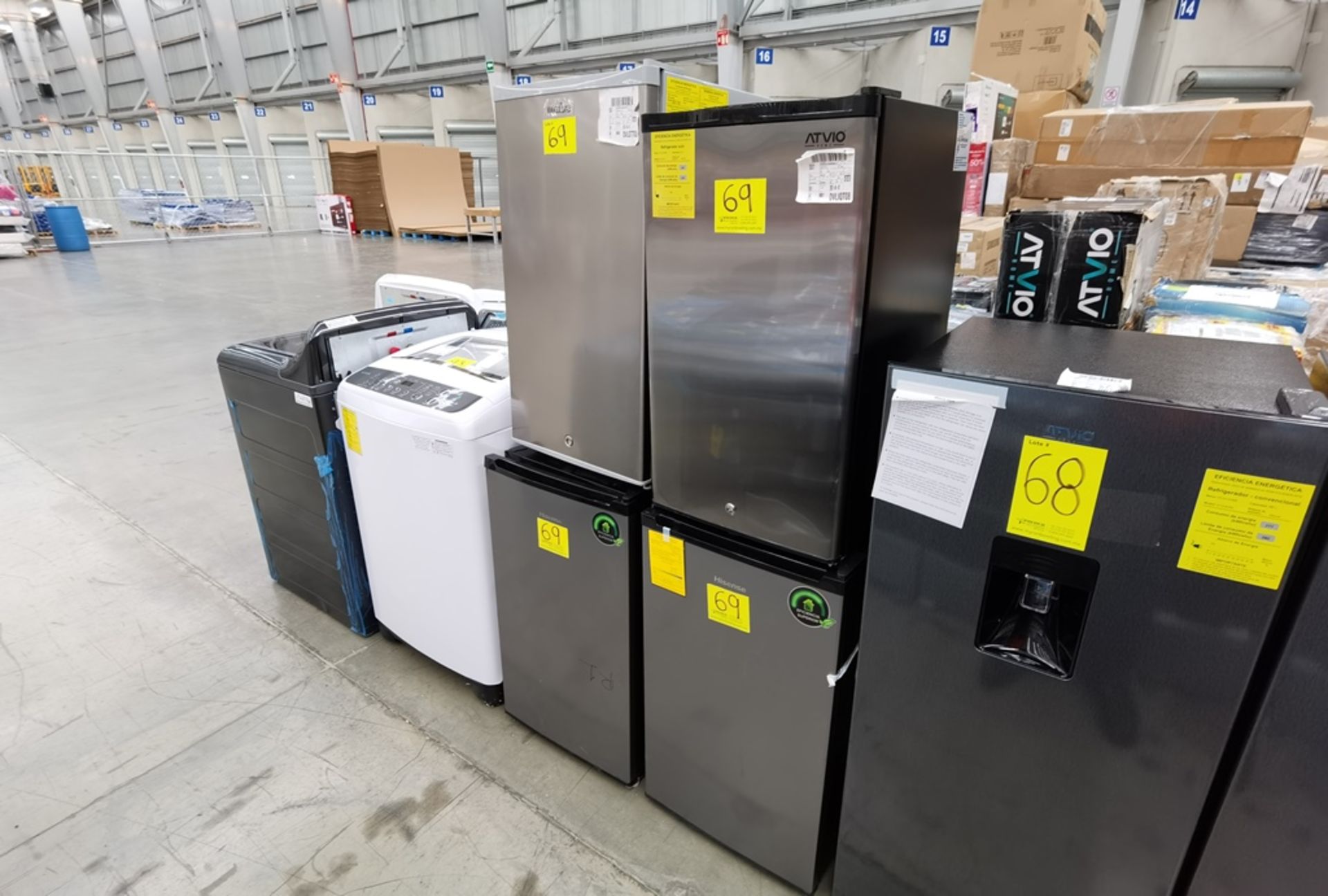 Lote De 4 Refrigeradores Contiene: 1 Refrigerador Marca Atvio, Modelo BC90SU, Serie N/D, Color Gris - Image 5 of 11