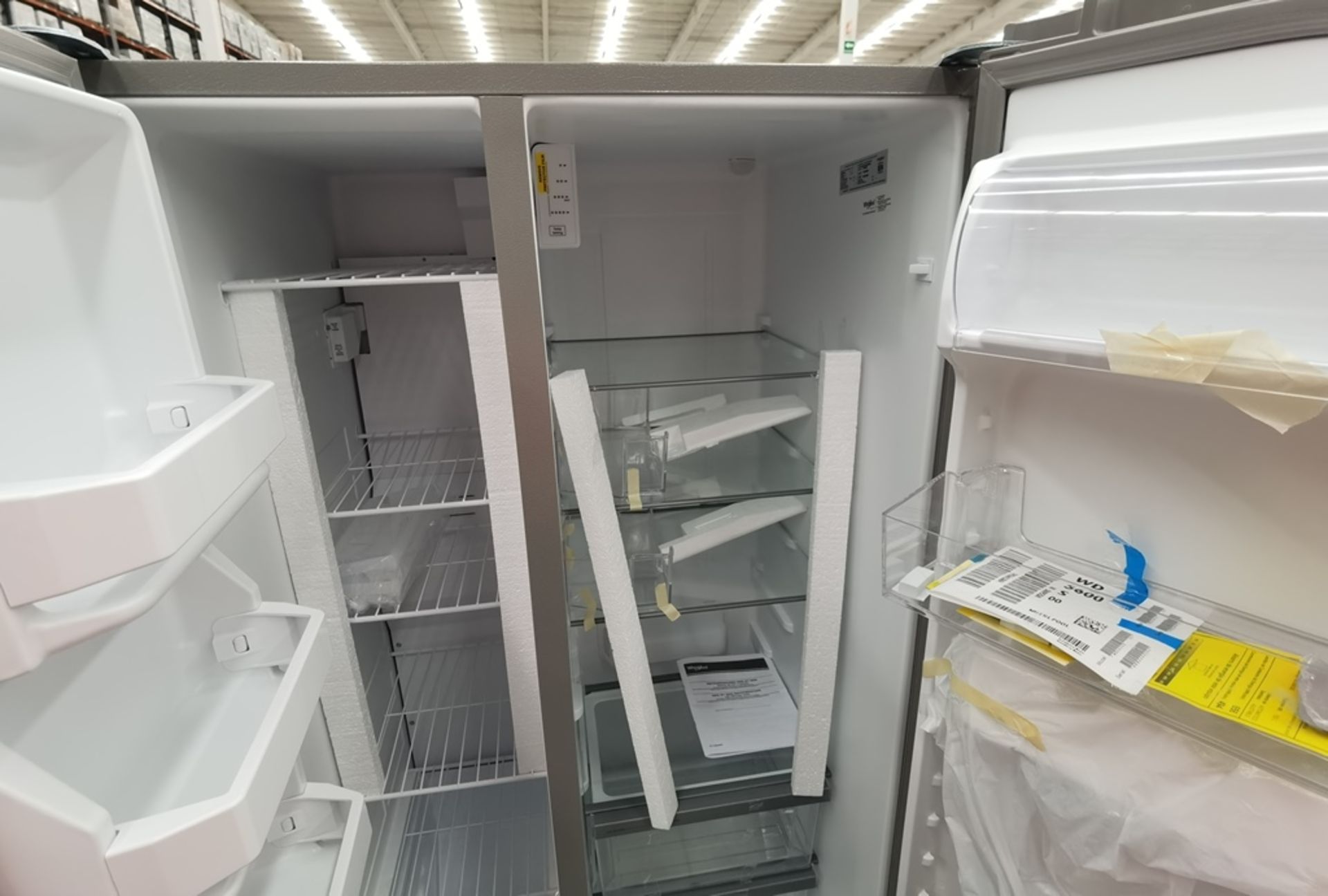 Lote De 2 Refrigeradores Contiene: 1 Refrigerador Marca LG, Modelo VT40BP, Serie 112MRTT1R457, Colo - Image 3 of 14